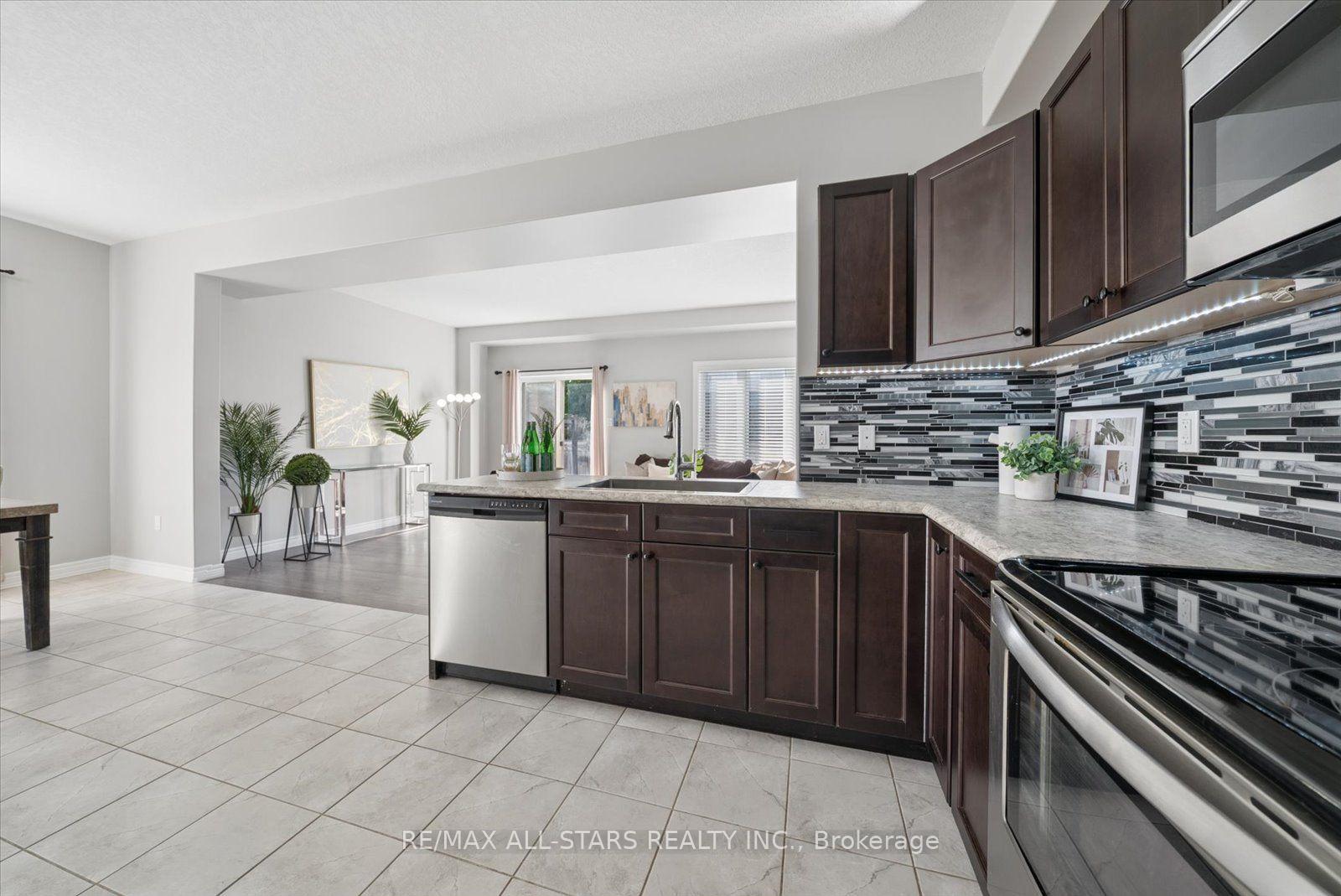 Photo 15 of 58 Carleton Trail, New Tecumseth, Beeton — HOMEH