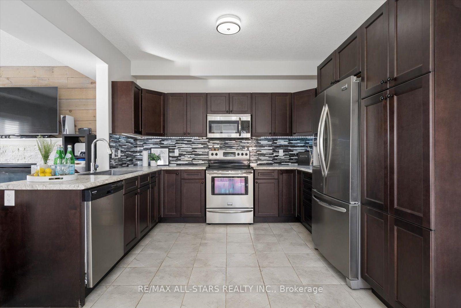 Photo 16 of 58 Carleton Trail, New Tecumseth, Beeton — HOMEH