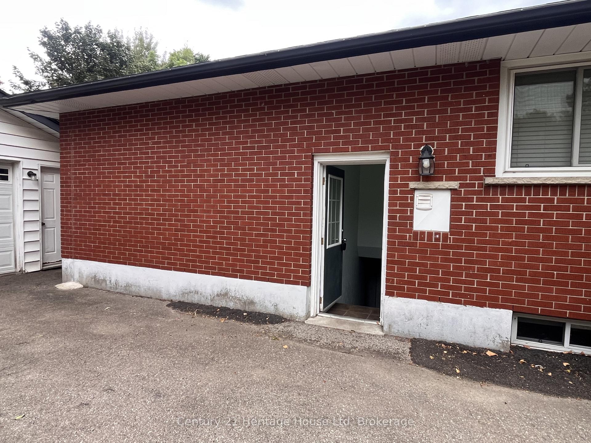 Photo 3 of Unit B, 7 Hyland Road, Guelph, Grange Road — HOMEH