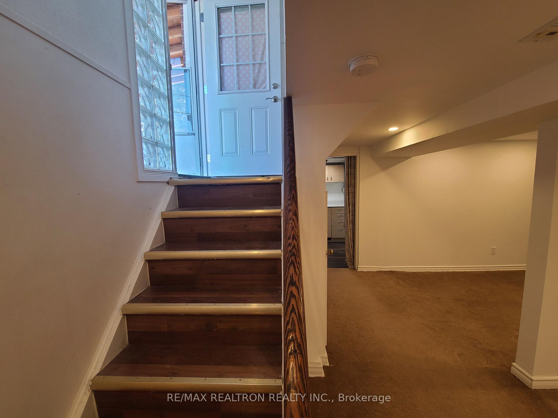 Photo 4 of Unit Lower Unit, 23 Glass Drive, Aurora, Aurora Highlands — HOMEH