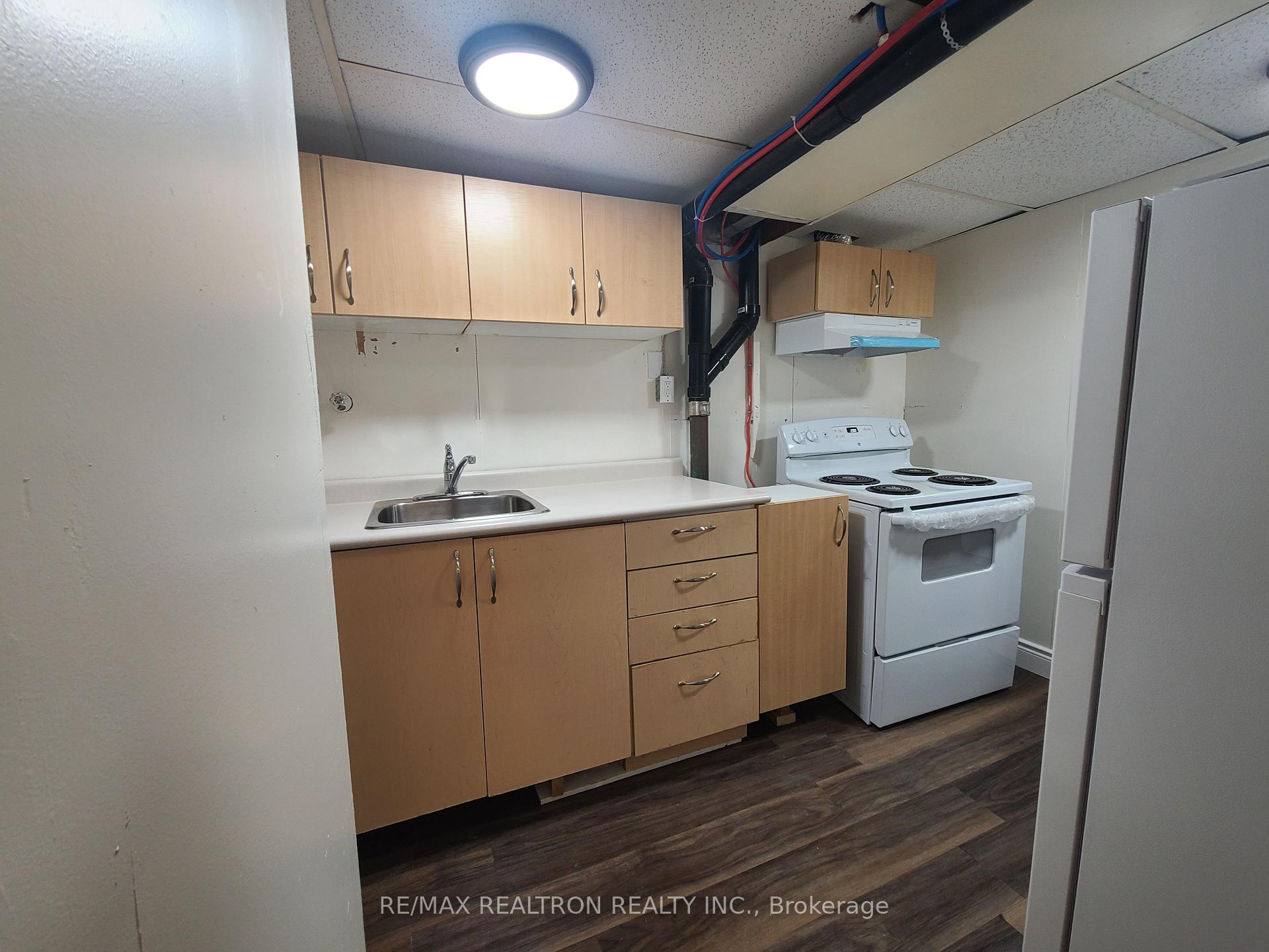 Photo 6 of Unit Lower Unit, 23 Glass Drive, Aurora, Aurora Highlands — HOMEH