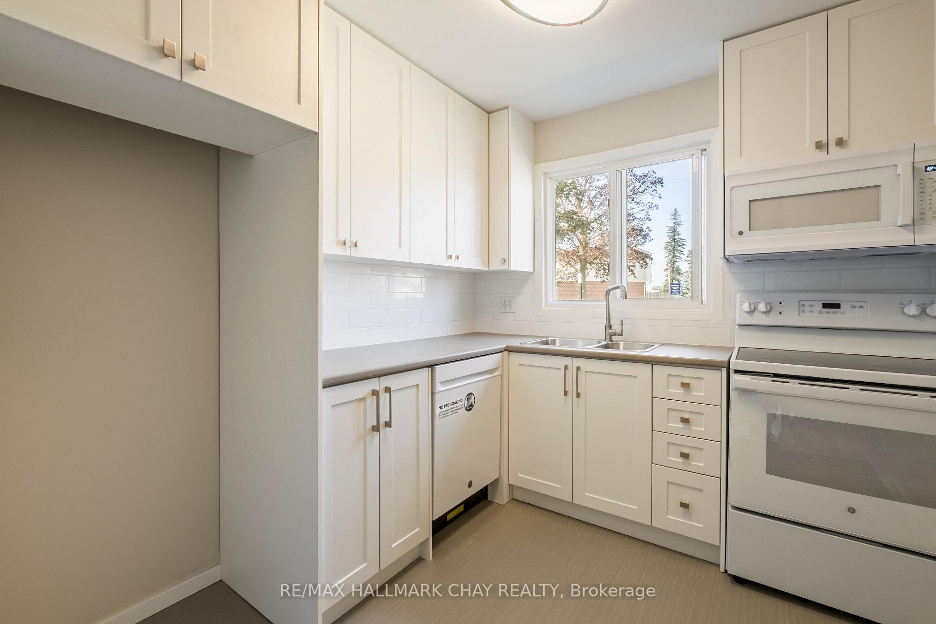 Photo 7 of Unit 28, 177 Bayview Drive, Barrie, Allandale — HOMEH
