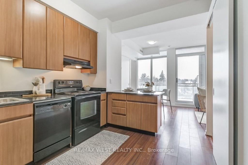 Photo 3 of Unit 501, 30 Canterbury Place, North York, Willowdale West — HOMEH