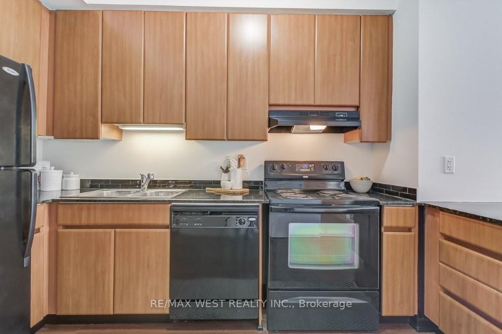Photo 4 of Unit 501, 30 Canterbury Place, North York, Willowdale West — HOMEH