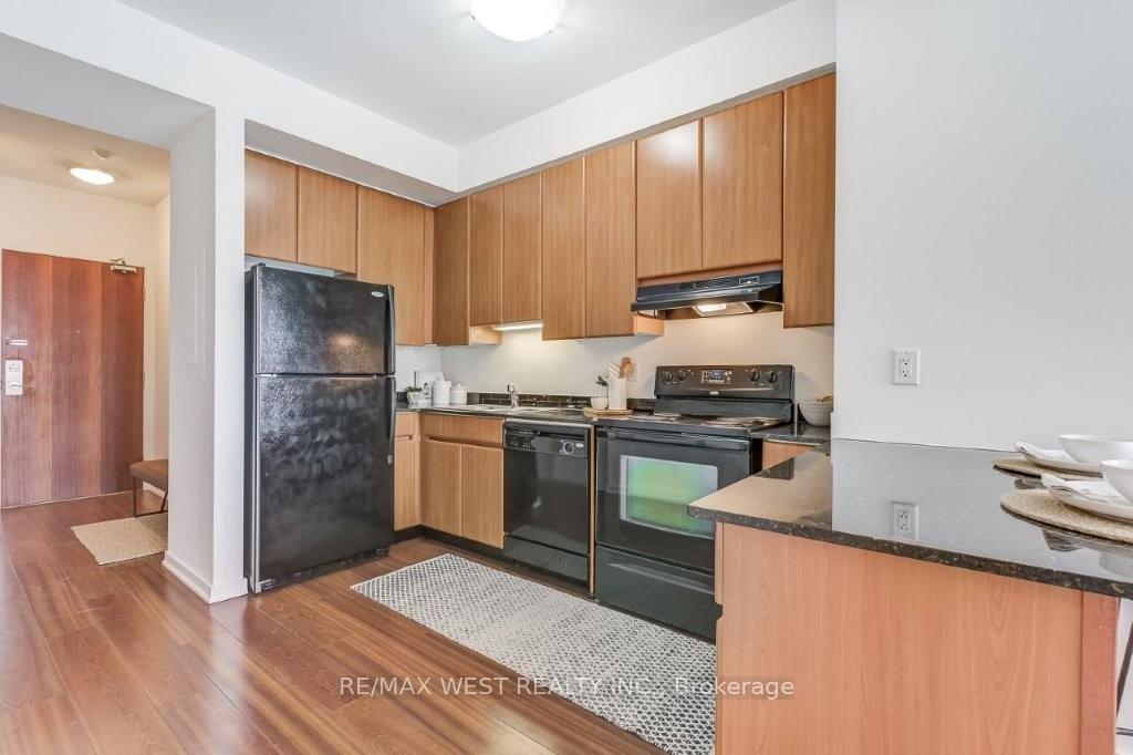 Photo 5 of Unit 501, 30 Canterbury Place, North York, Willowdale West — HOMEH
