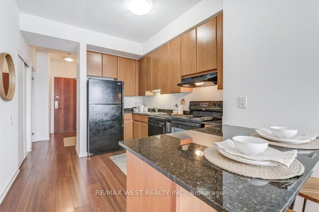 Photo 6 of Unit 501, 30 Canterbury Place, North York, Willowdale West — HOMEH