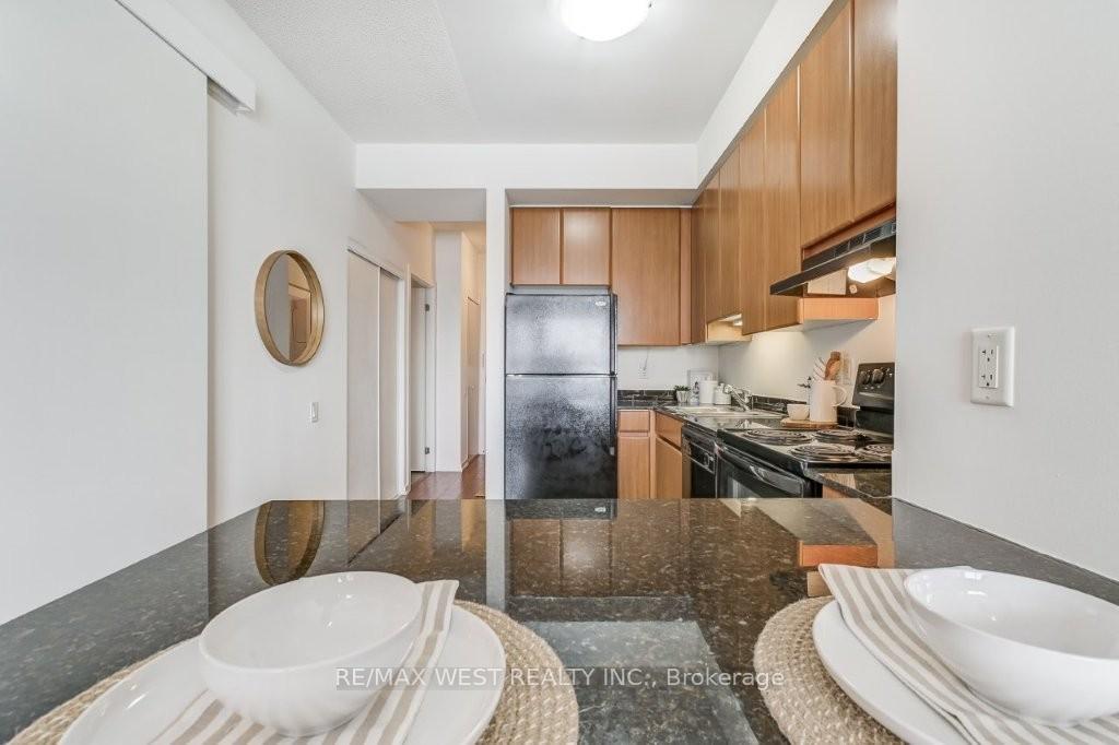 Photo 8 of Unit 501, 30 Canterbury Place, North York, Willowdale West — HOMEH