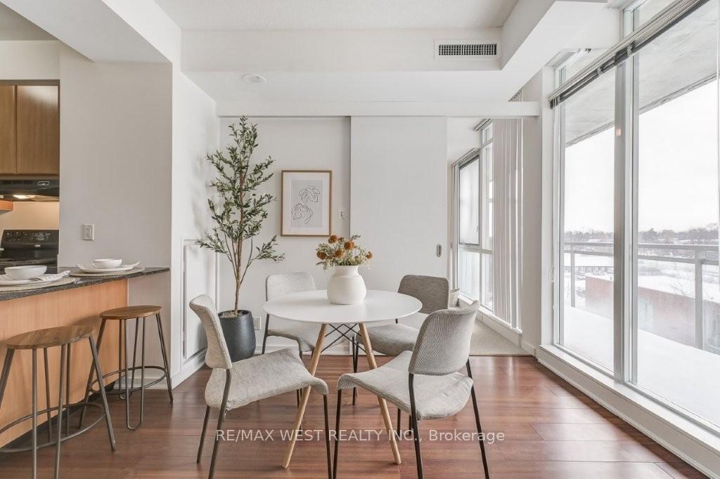 Photo 11 of Unit 501, 30 Canterbury Place, North York, Willowdale West — HOMEH