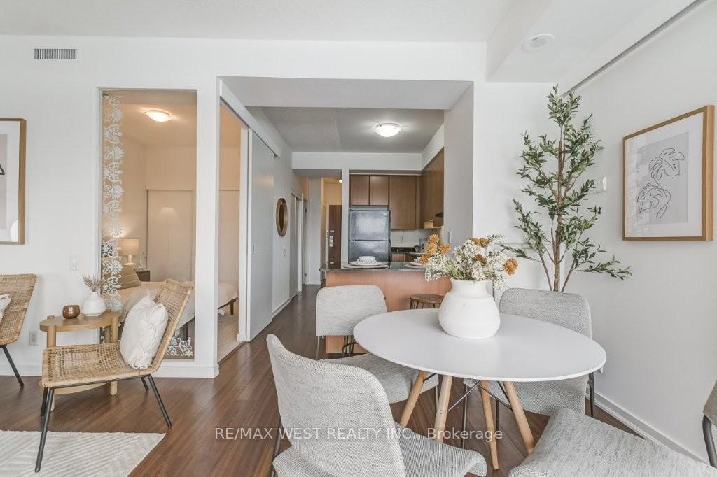 Photo 12 of Unit 501, 30 Canterbury Place, North York, Willowdale West — HOMEH