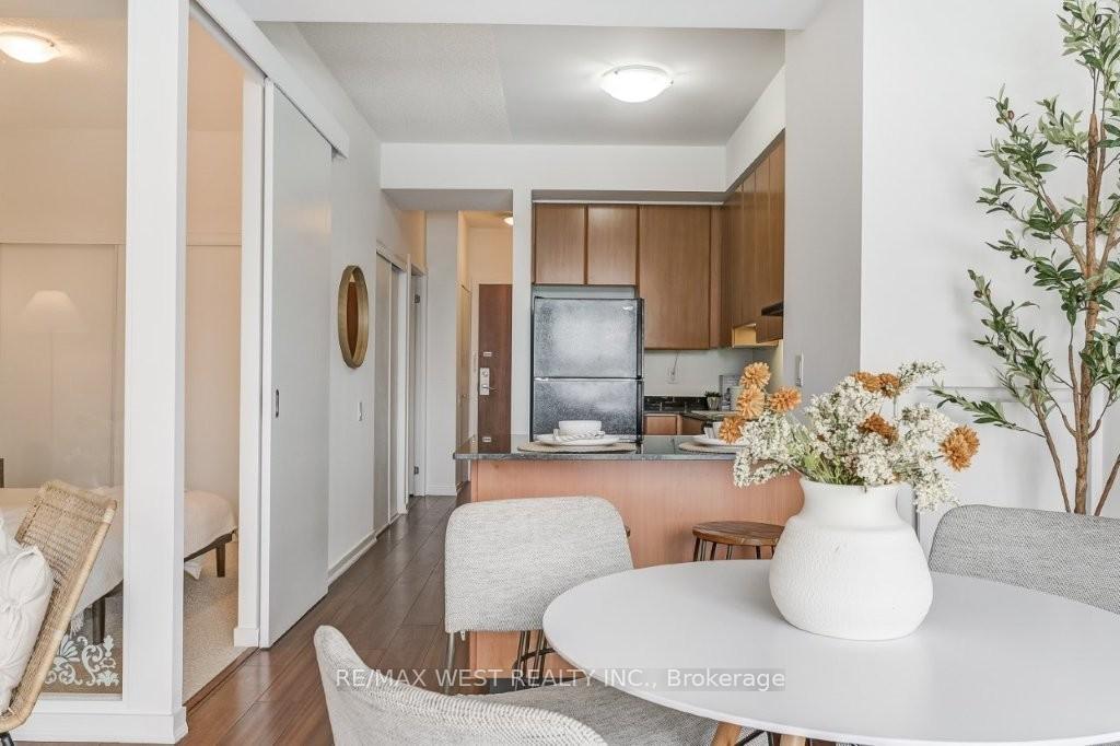 Photo 13 of Unit 501, 30 Canterbury Place, North York, Willowdale West — HOMEH