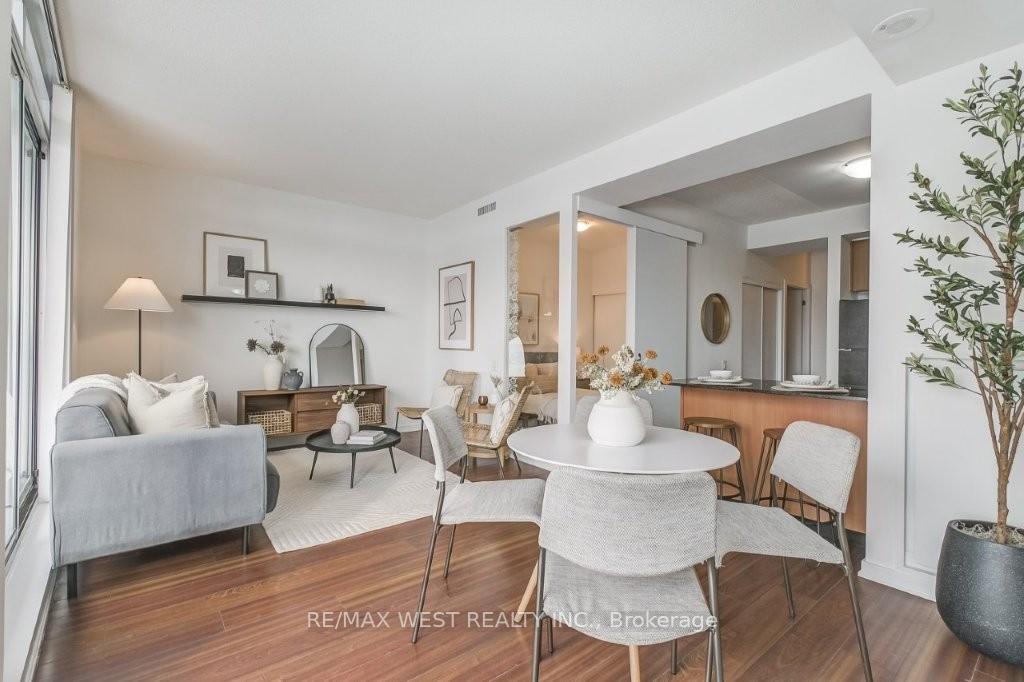 Photo 14 of Unit 501, 30 Canterbury Place, North York, Willowdale West — HOMEH