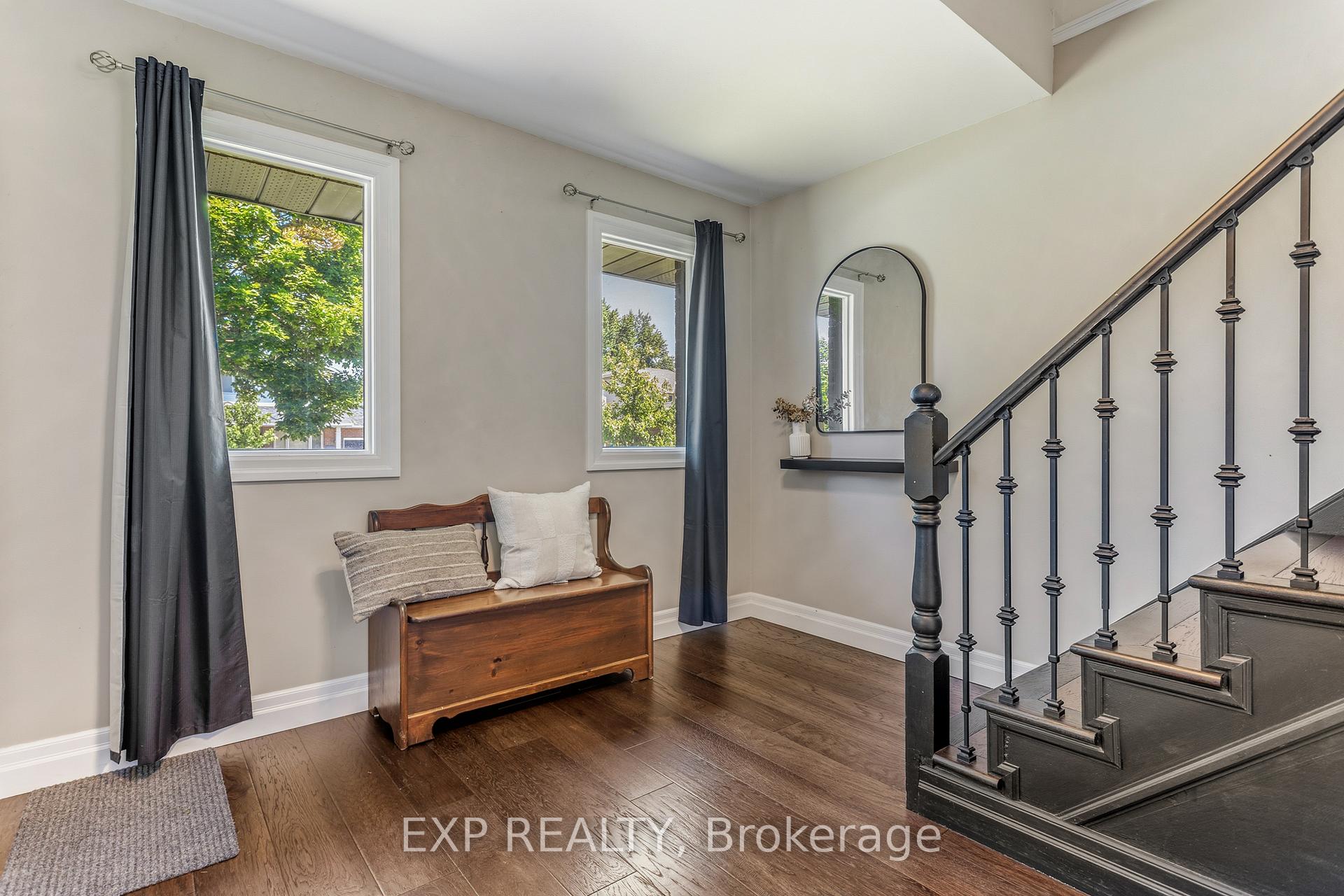 Photo 4 of 4512 Cedarbrook Lane, Lincoln, Beamsville — HOMEH