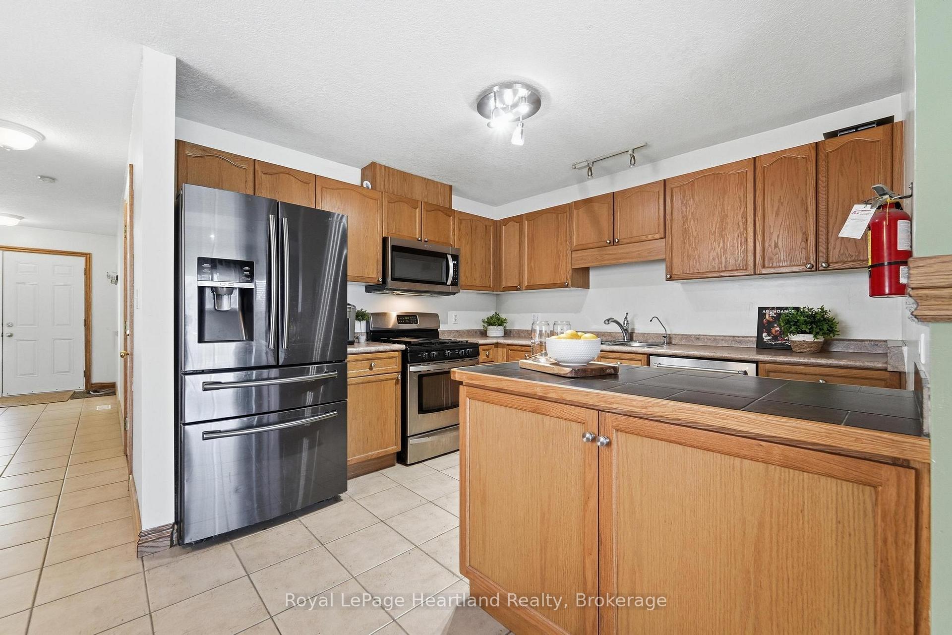 Photo 6 of 480 Mowat Street E, North Perth, Listowel — HOMEH