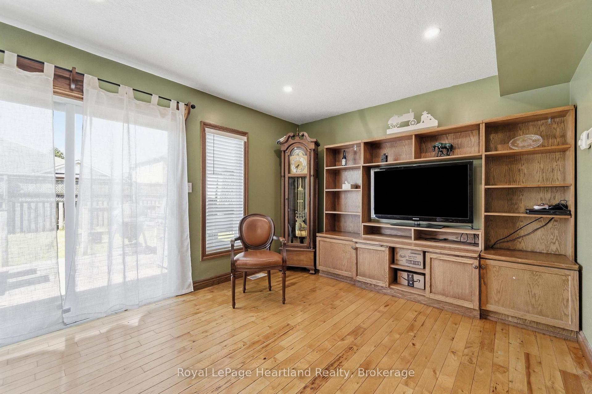 Photo 9 of 480 Mowat Street E, North Perth, Listowel — HOMEH