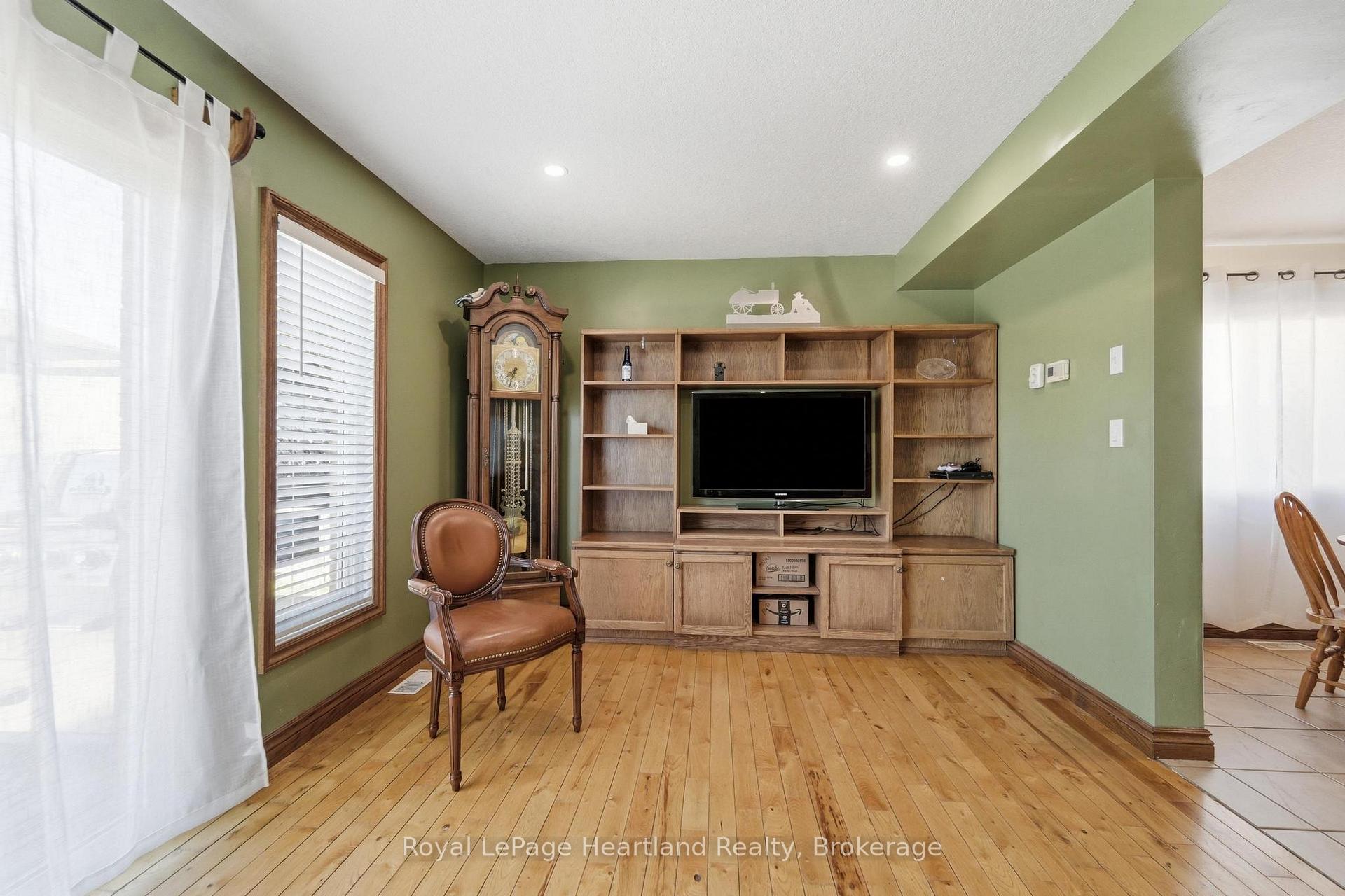 Photo 11 of 480 Mowat Street E, North Perth, Listowel — HOMEH