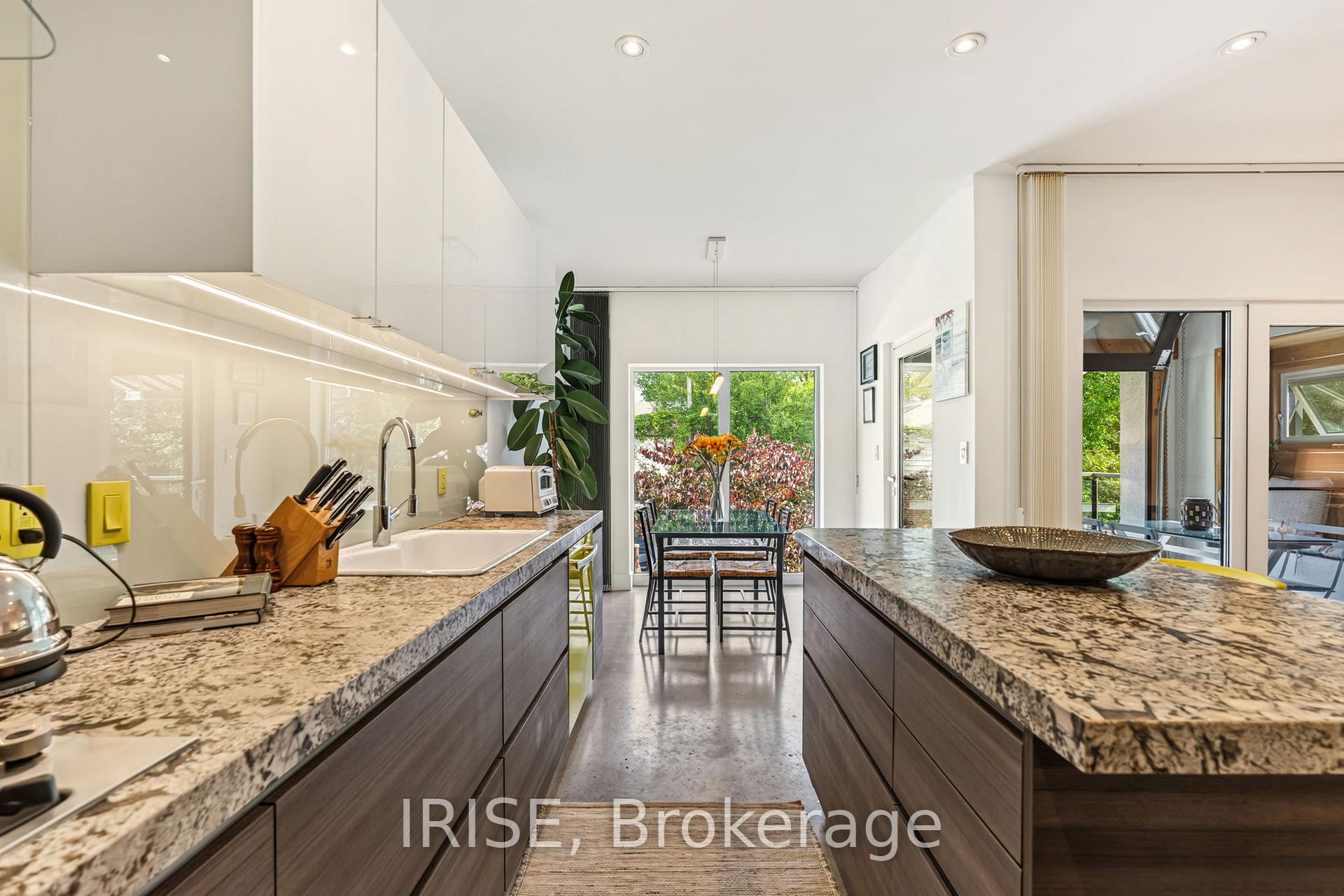 Photo 12 of 29 Ash Crescent, Etobicoke, Long Branch — HOMEH