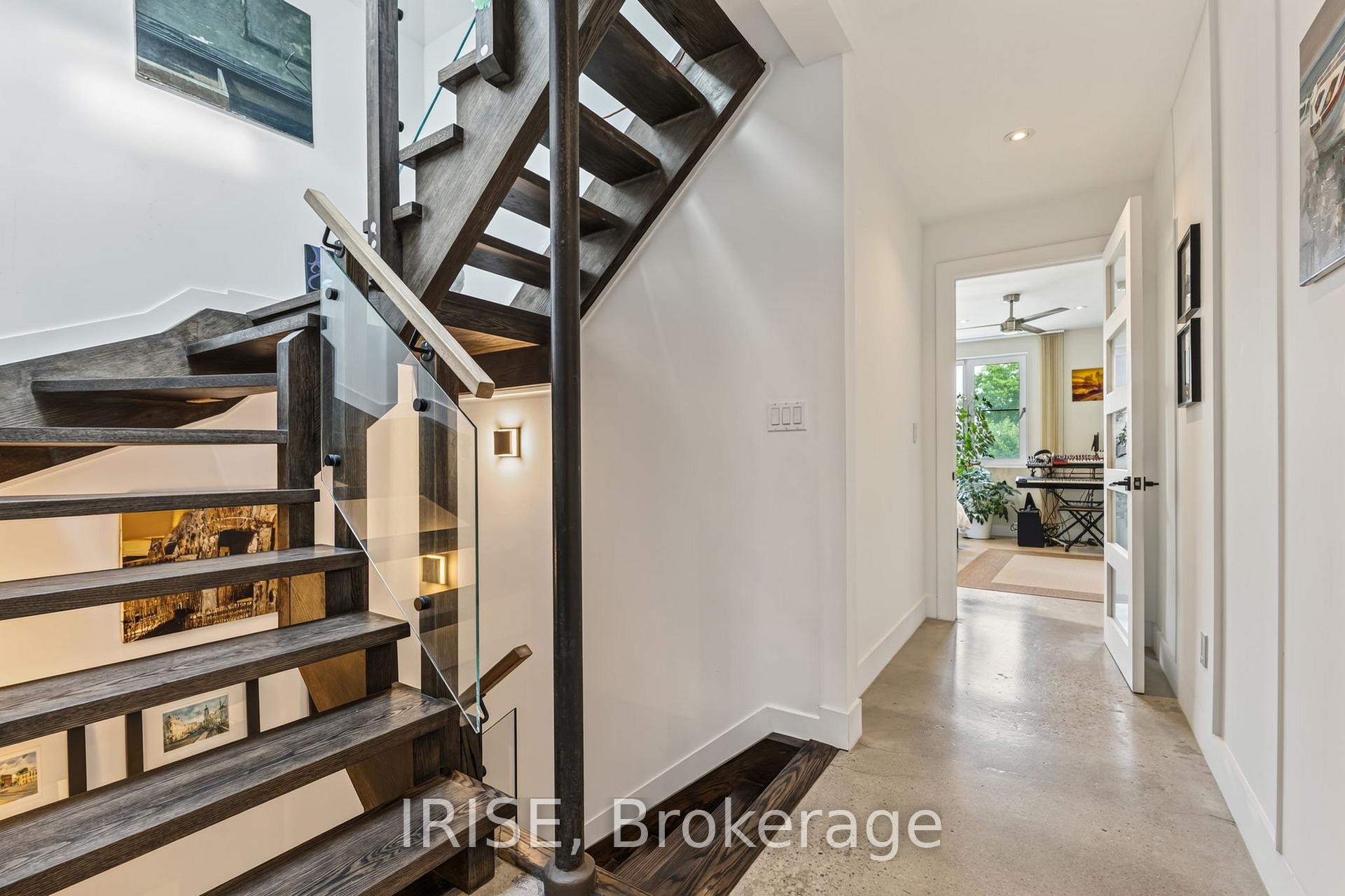 Photo 16 of 29 Ash Crescent, Etobicoke, Long Branch — HOMEH