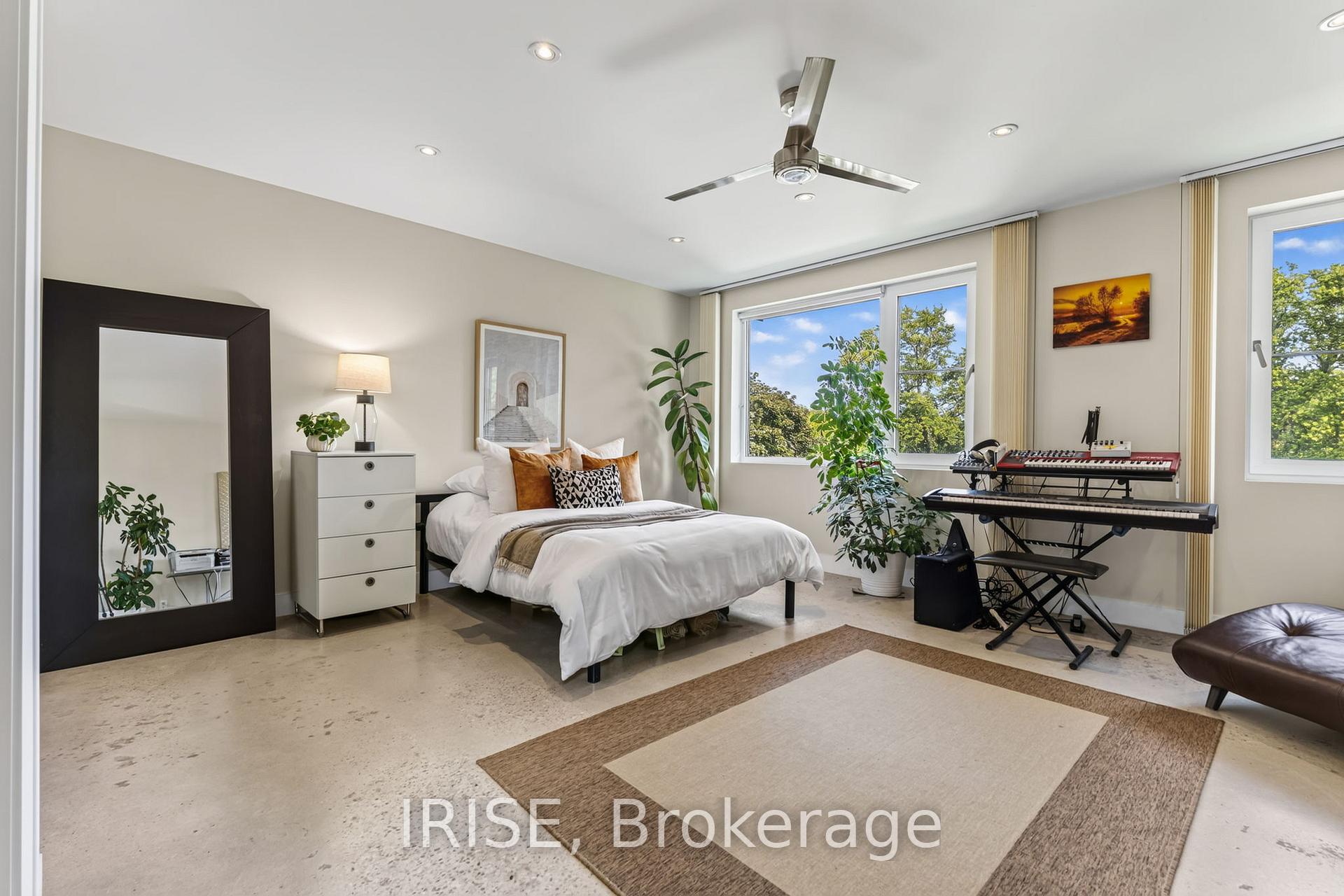 Photo 18 of 29 Ash Crescent, Etobicoke, Long Branch — HOMEH