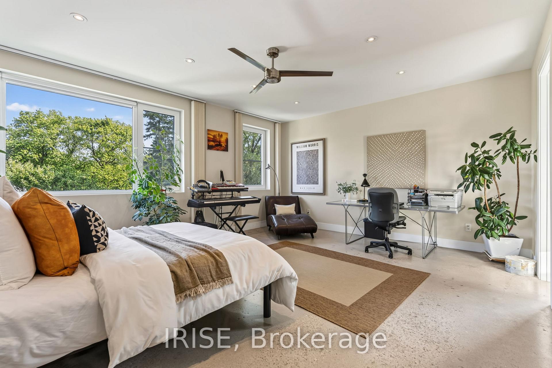 Photo 19 of 29 Ash Crescent, Etobicoke, Long Branch — HOMEH