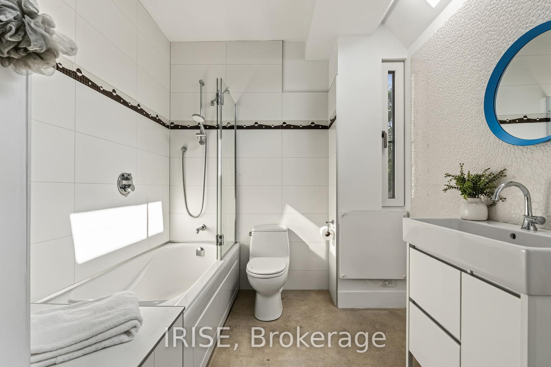 Photo 28 of 29 Ash Crescent, Etobicoke, Long Branch — HOMEH