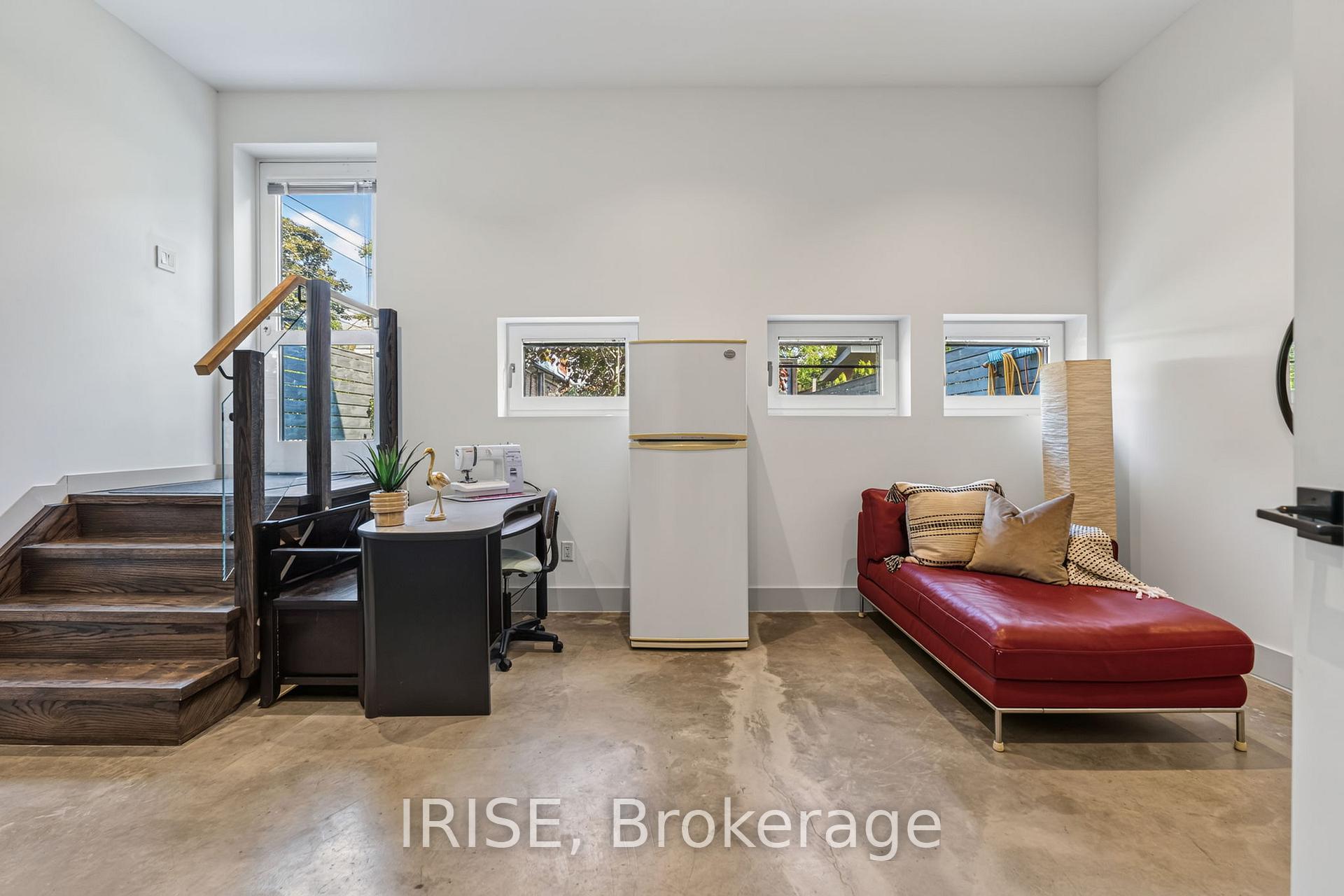Photo 34 of 29 Ash Crescent, Etobicoke, Long Branch — HOMEH