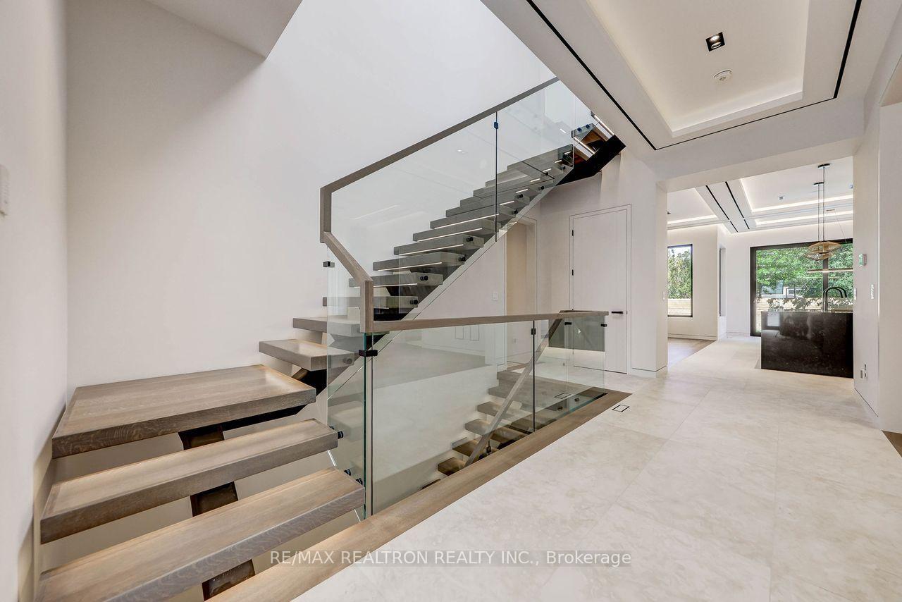 Photo 15 of 24 Strathallan Boulevard, Toronto, Lawrence Park South — HOMEH