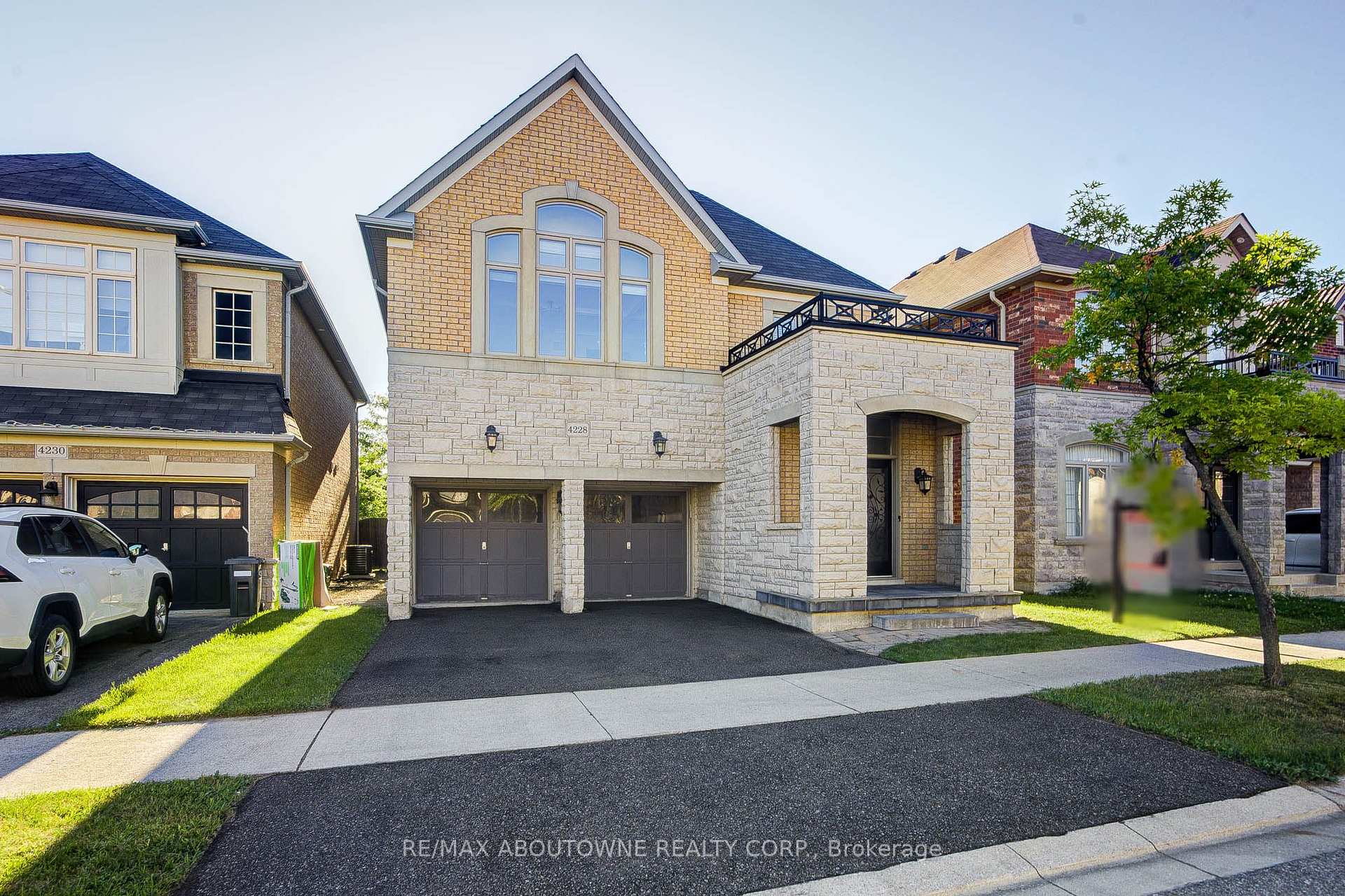 Photo 2 of 4228 Fuller Crescent, Burlington, Alton — HOMEH