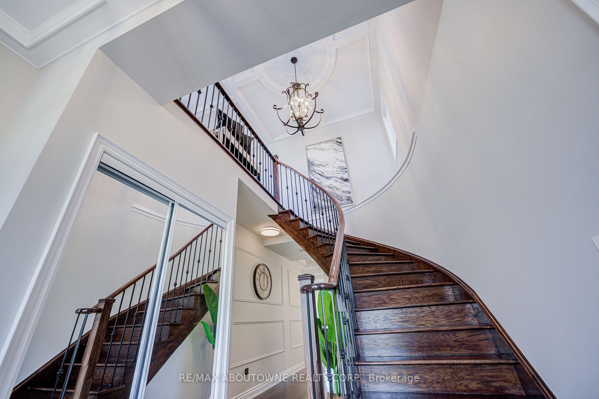 Photo 5 of 4228 Fuller Crescent, Burlington, Alton — HOMEH
