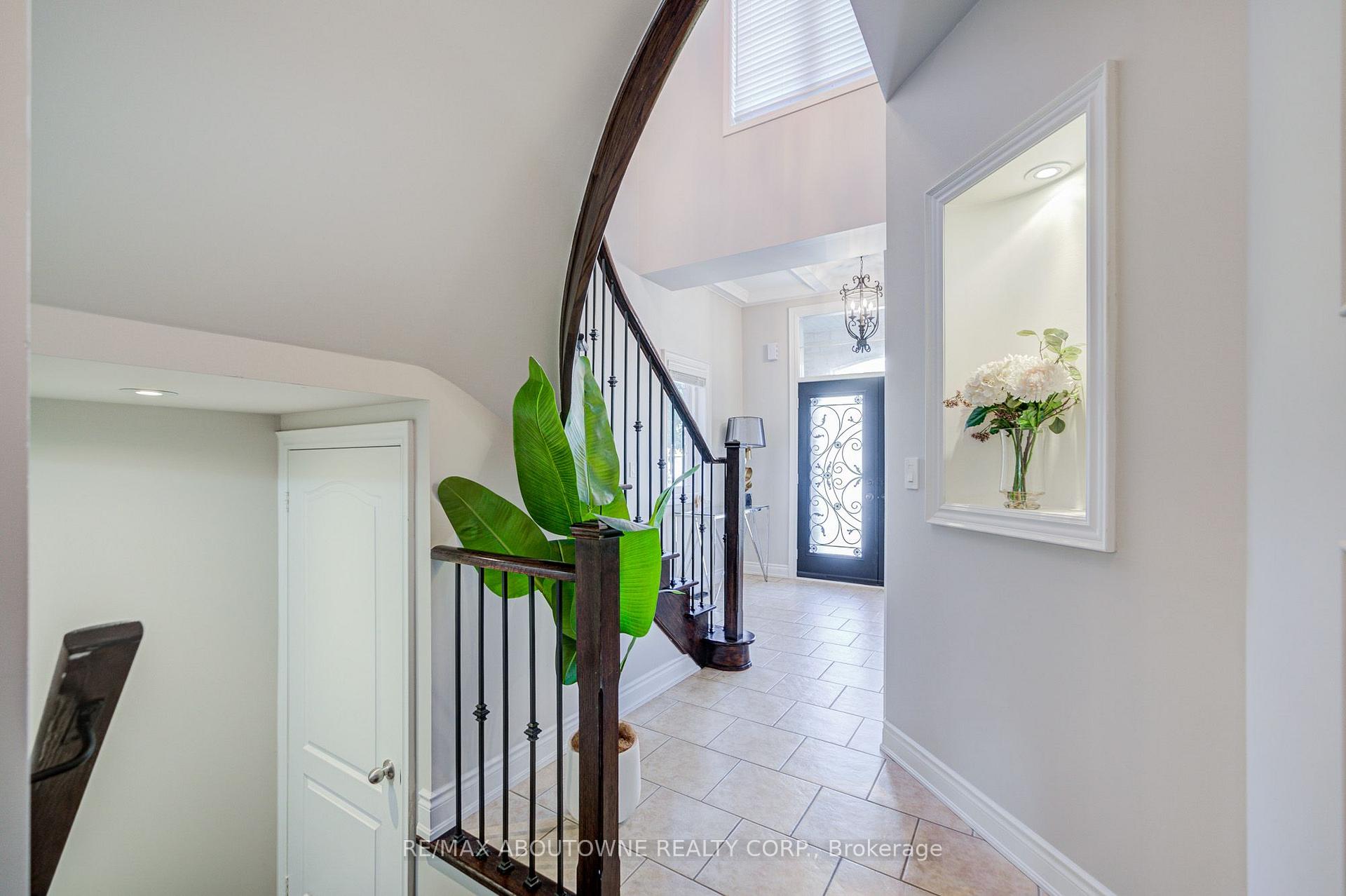 Photo 6 of 4228 Fuller Crescent, Burlington, Alton — HOMEH