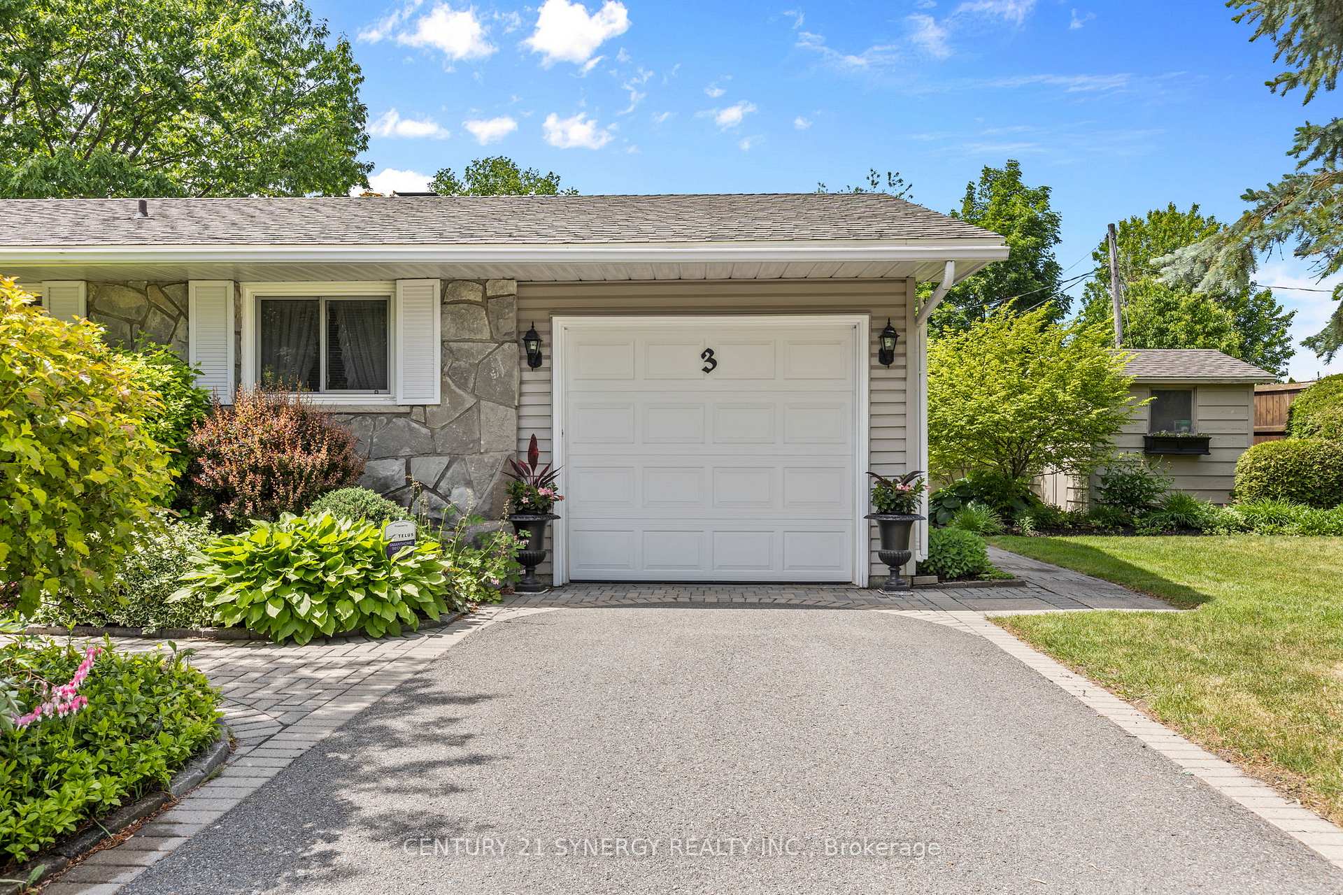 Photo 4 of 3 Auburn Street, Ottawa, Lynwood Village — HOMEH