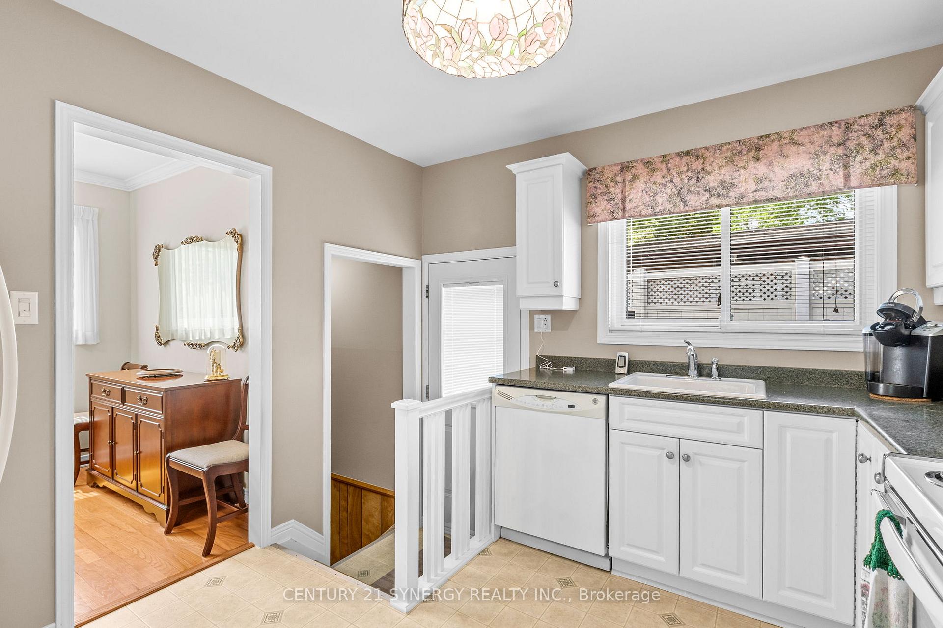 Photo 16 of 3 Auburn Street, Ottawa, Lynwood Village — HOMEH