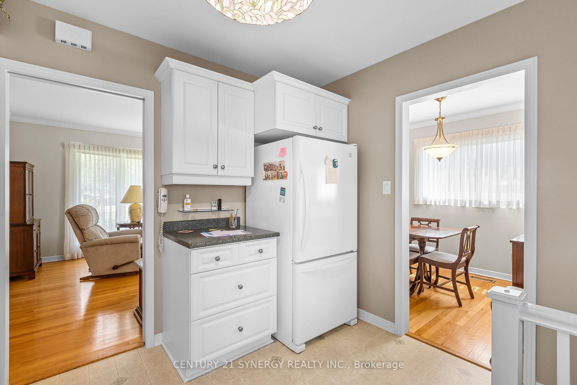 Photo 17 of 3 Auburn Street, Ottawa, Lynwood Village — HOMEH