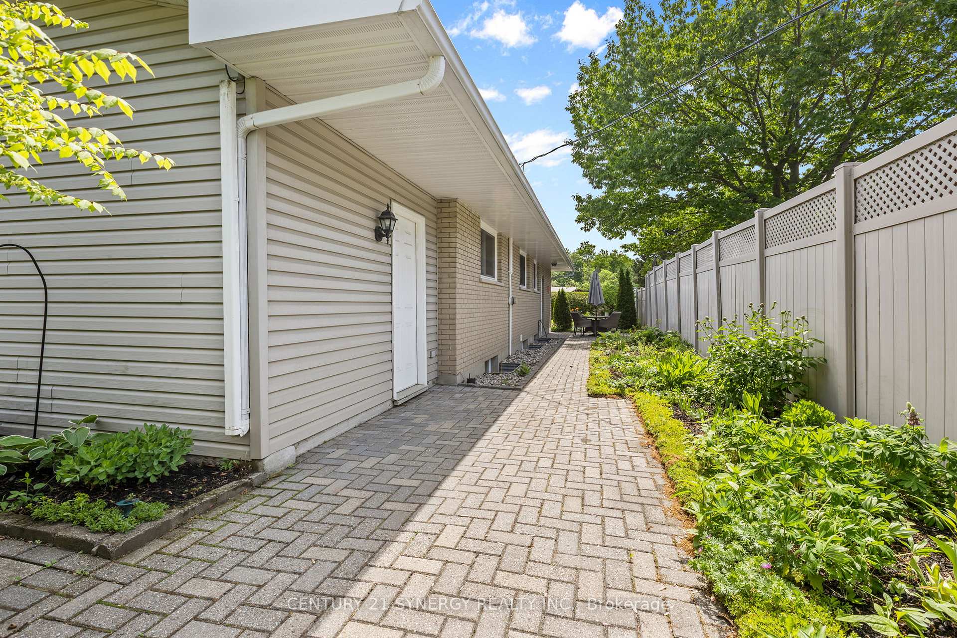 Photo 37 of 3 Auburn Street, Ottawa, Lynwood Village — HOMEH