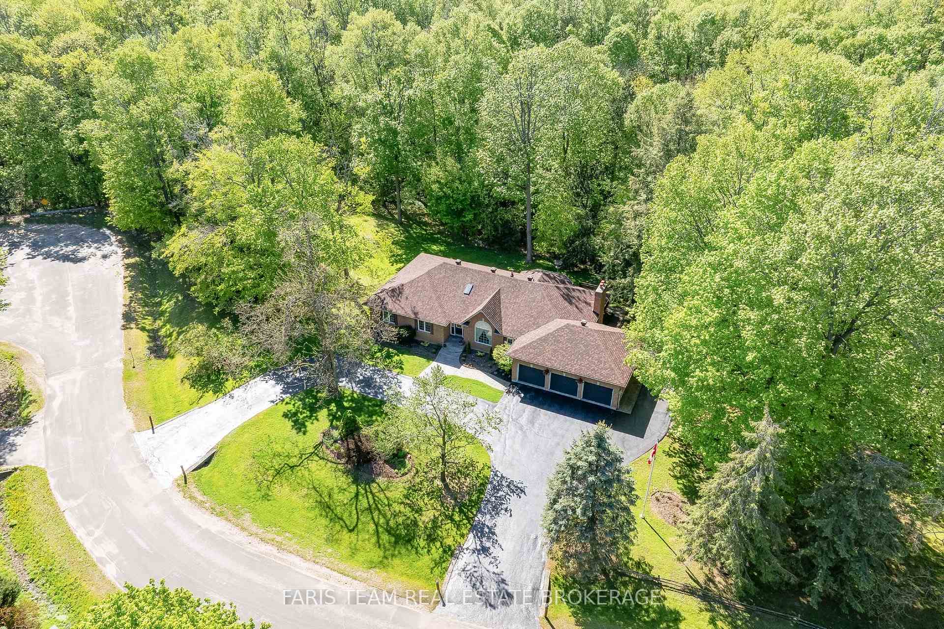 Photo 3 of 2088 Wilkinson Street, Innisfil, Rural Innisfil — HOMEH