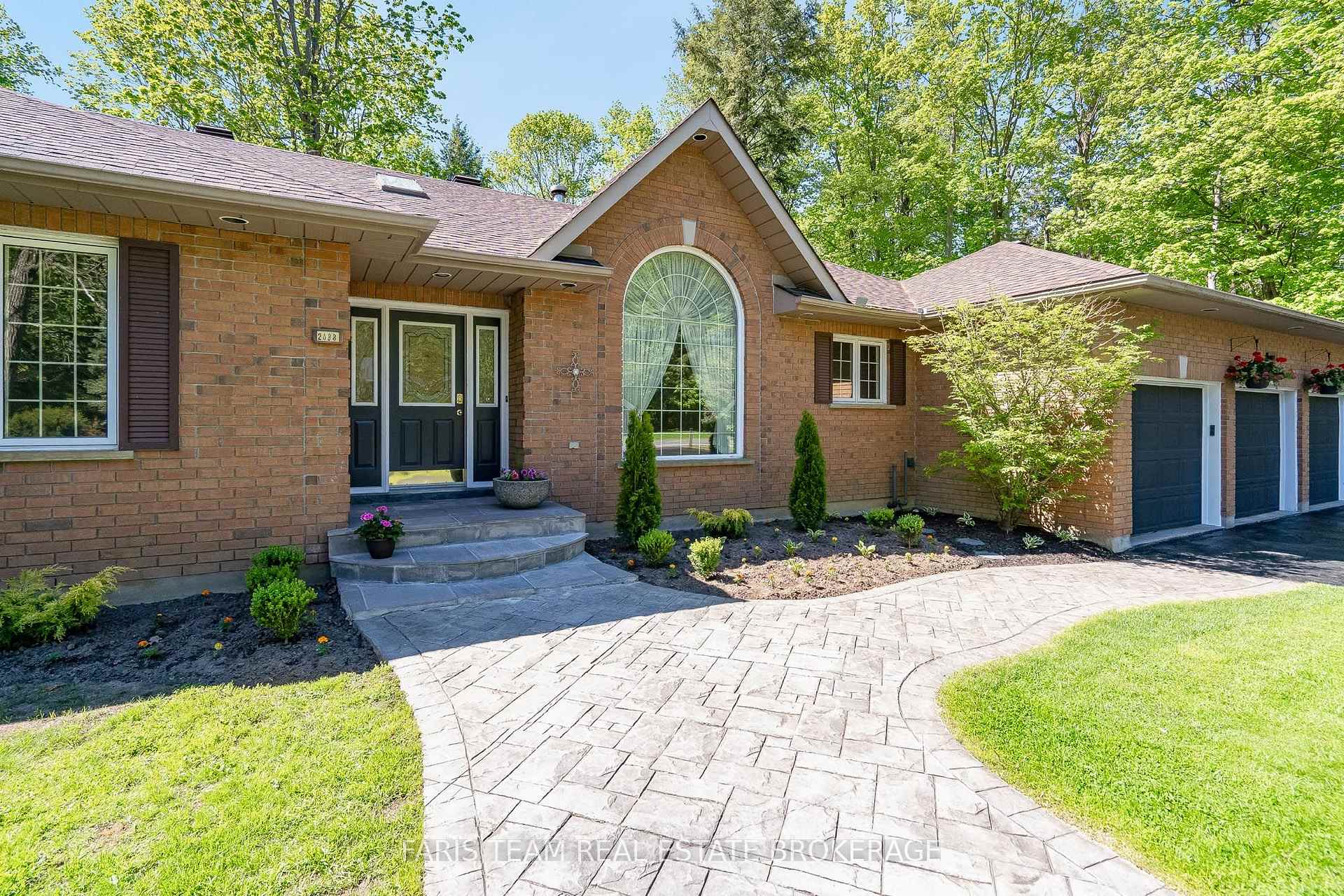 Photo 5 of 2088 Wilkinson Street, Innisfil, Rural Innisfil — HOMEH