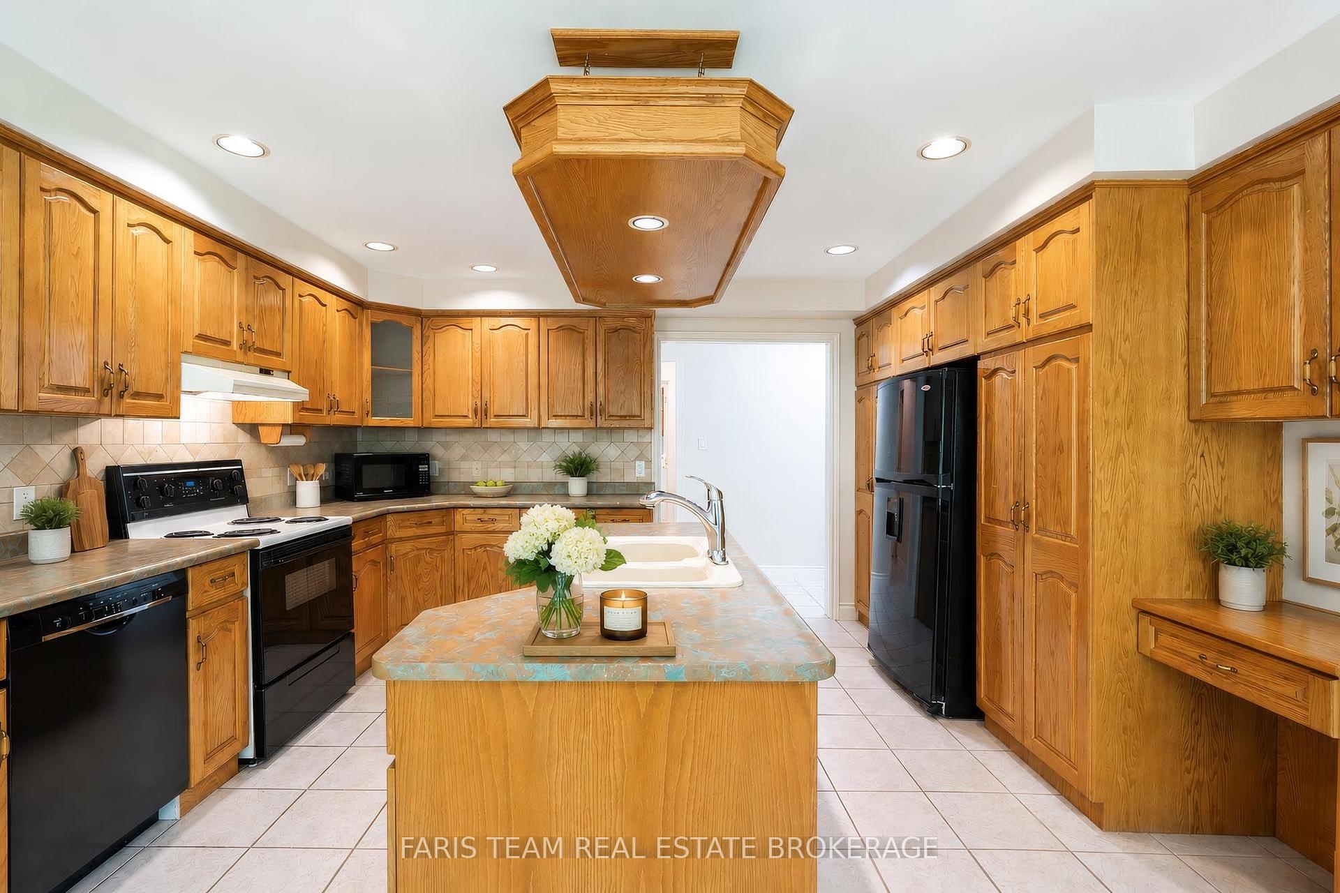 Photo 6 of 2088 Wilkinson Street, Innisfil, Rural Innisfil — HOMEH