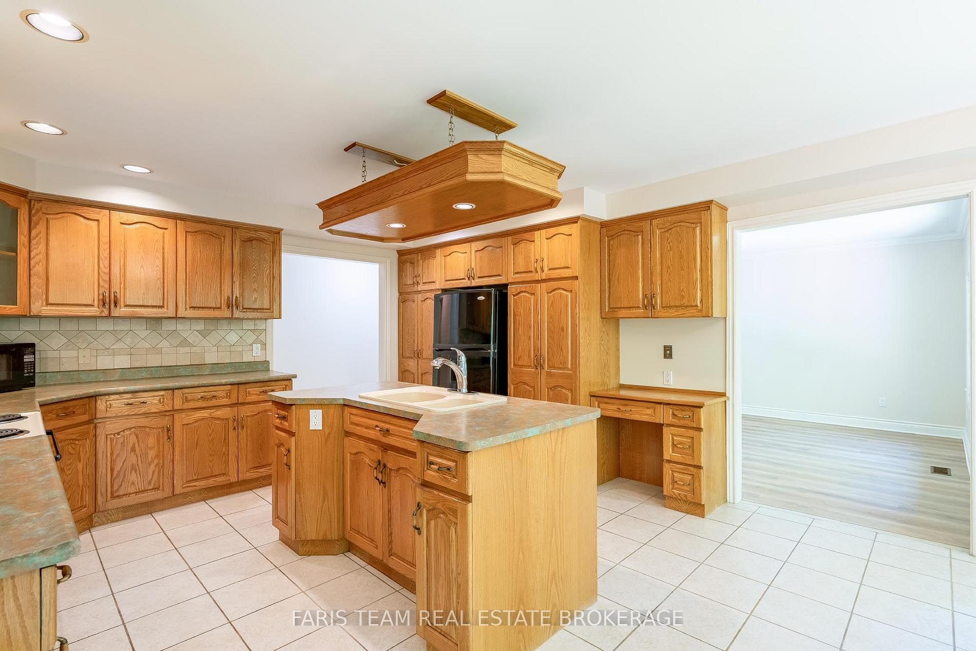 Photo 7 of 2088 Wilkinson Street, Innisfil, Rural Innisfil — HOMEH
