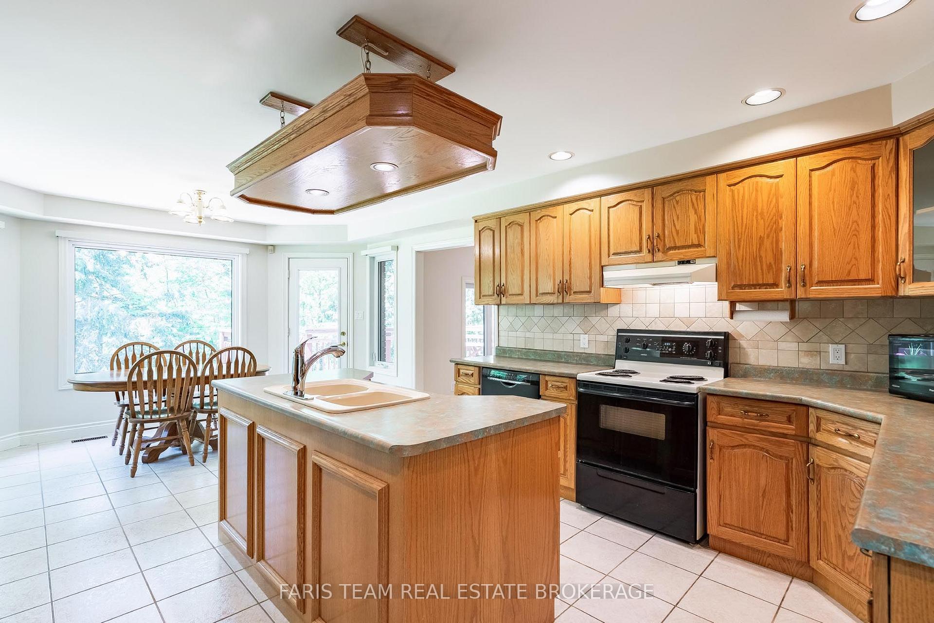 Photo 9 of 2088 Wilkinson Street, Innisfil, Rural Innisfil — HOMEH