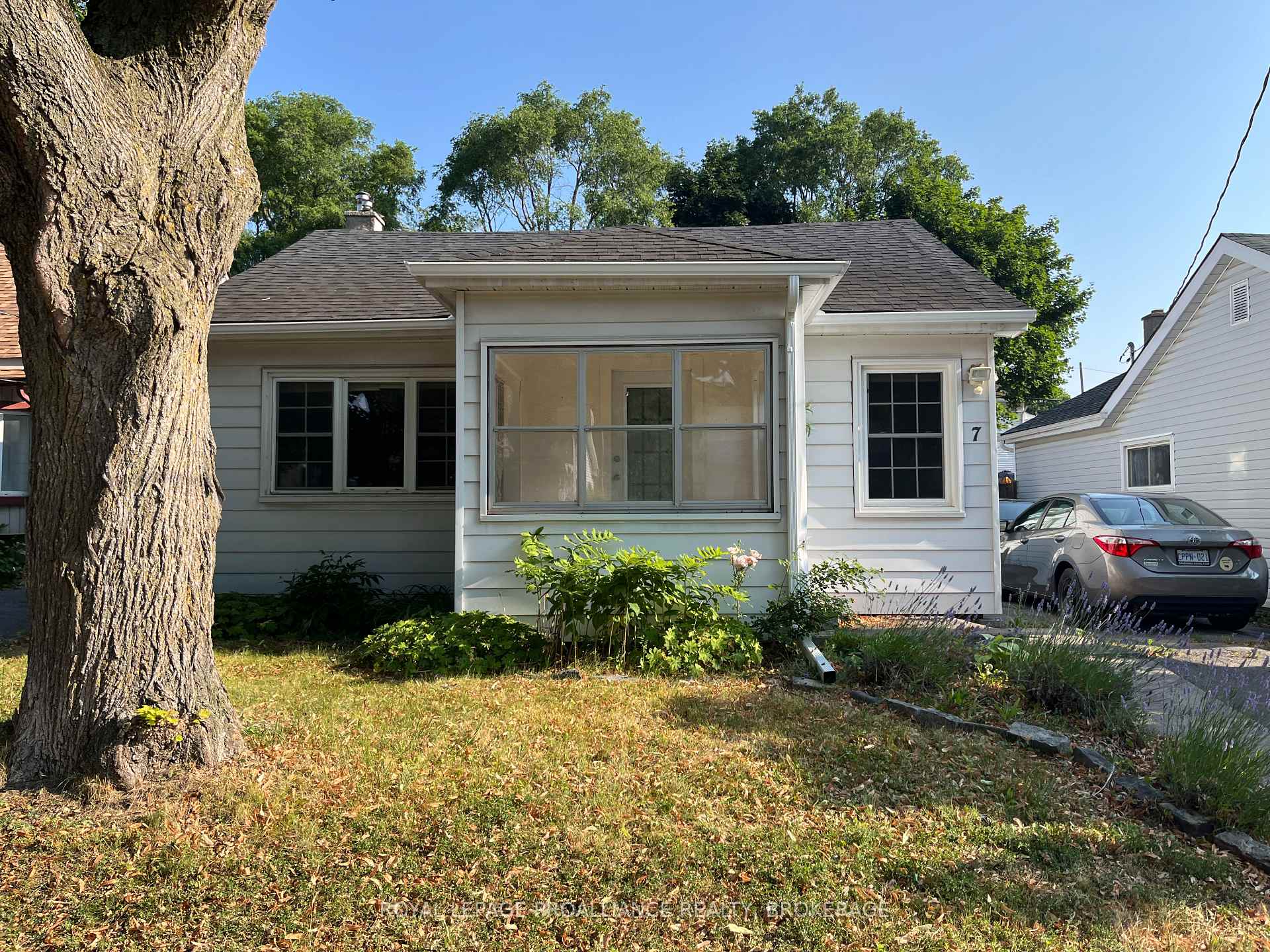 Photo 1 of 7 Third Avenue, Kingston, East of Sir John A. Blvd — HOMEH