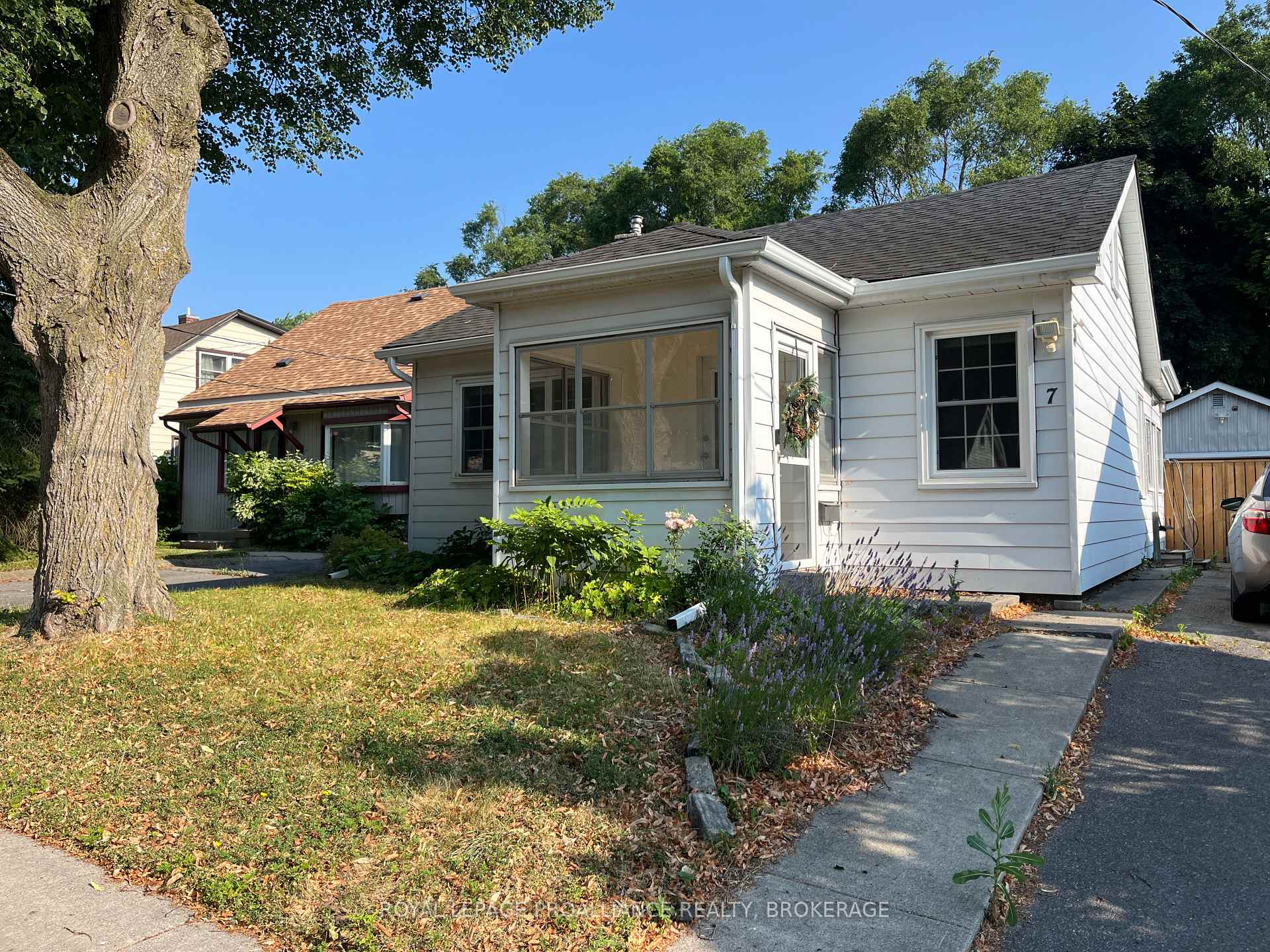 Photo 3 of 7 Third Avenue, Kingston, East of Sir John A. Blvd — HOMEH