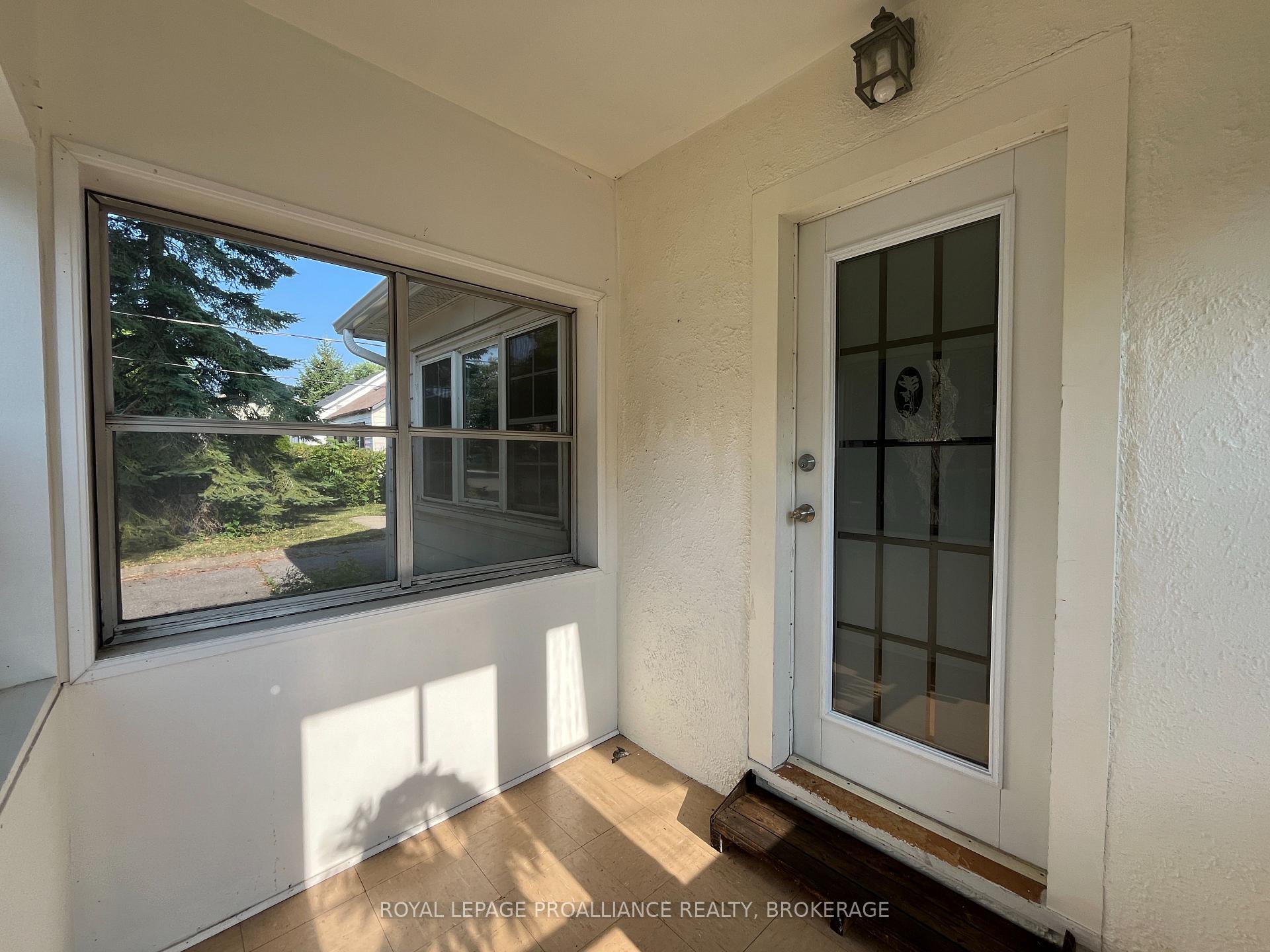 Photo 4 of 7 Third Avenue, Kingston, East of Sir John A. Blvd — HOMEH