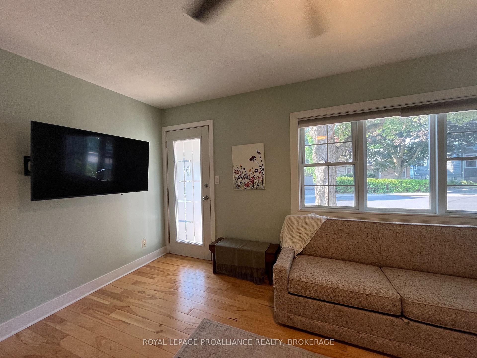 Photo 9 of 7 Third Avenue, Kingston, East of Sir John A. Blvd — HOMEH