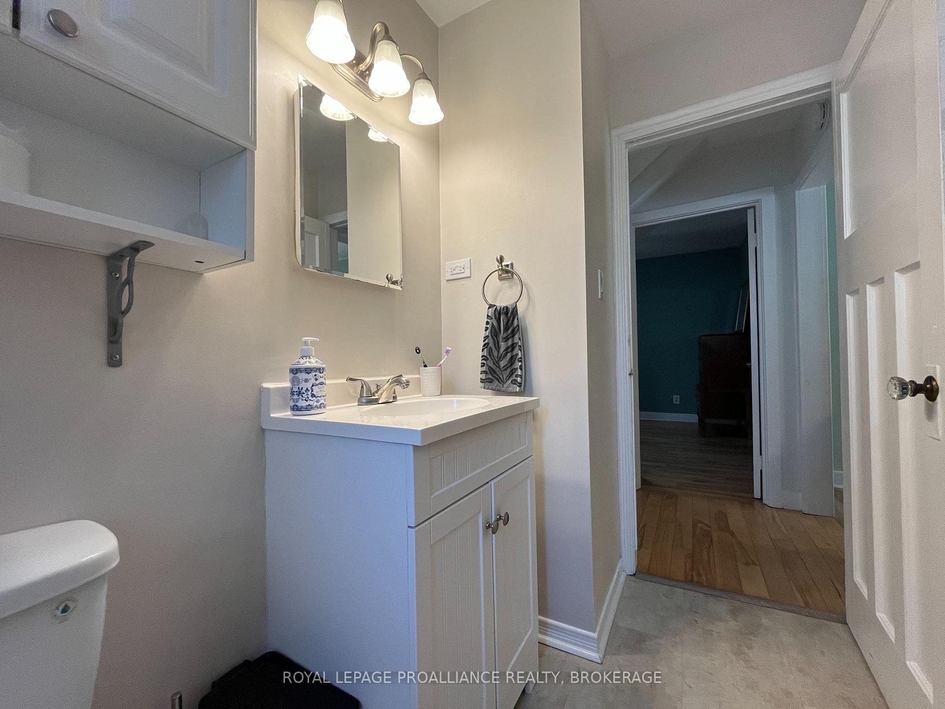 Photo 16 of 7 Third Avenue, Kingston, East of Sir John A. Blvd — HOMEH