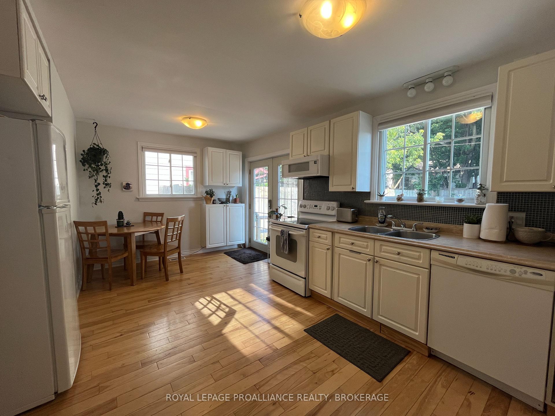 Photo 25 of 7 Third Avenue, Kingston, East of Sir John A. Blvd — HOMEH