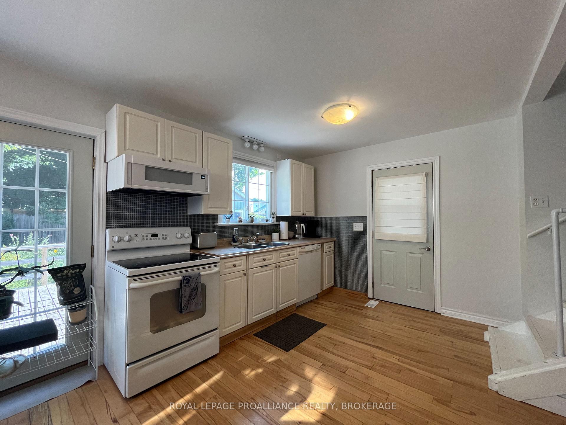 Photo 28 of 7 Third Avenue, Kingston, East of Sir John A. Blvd — HOMEH