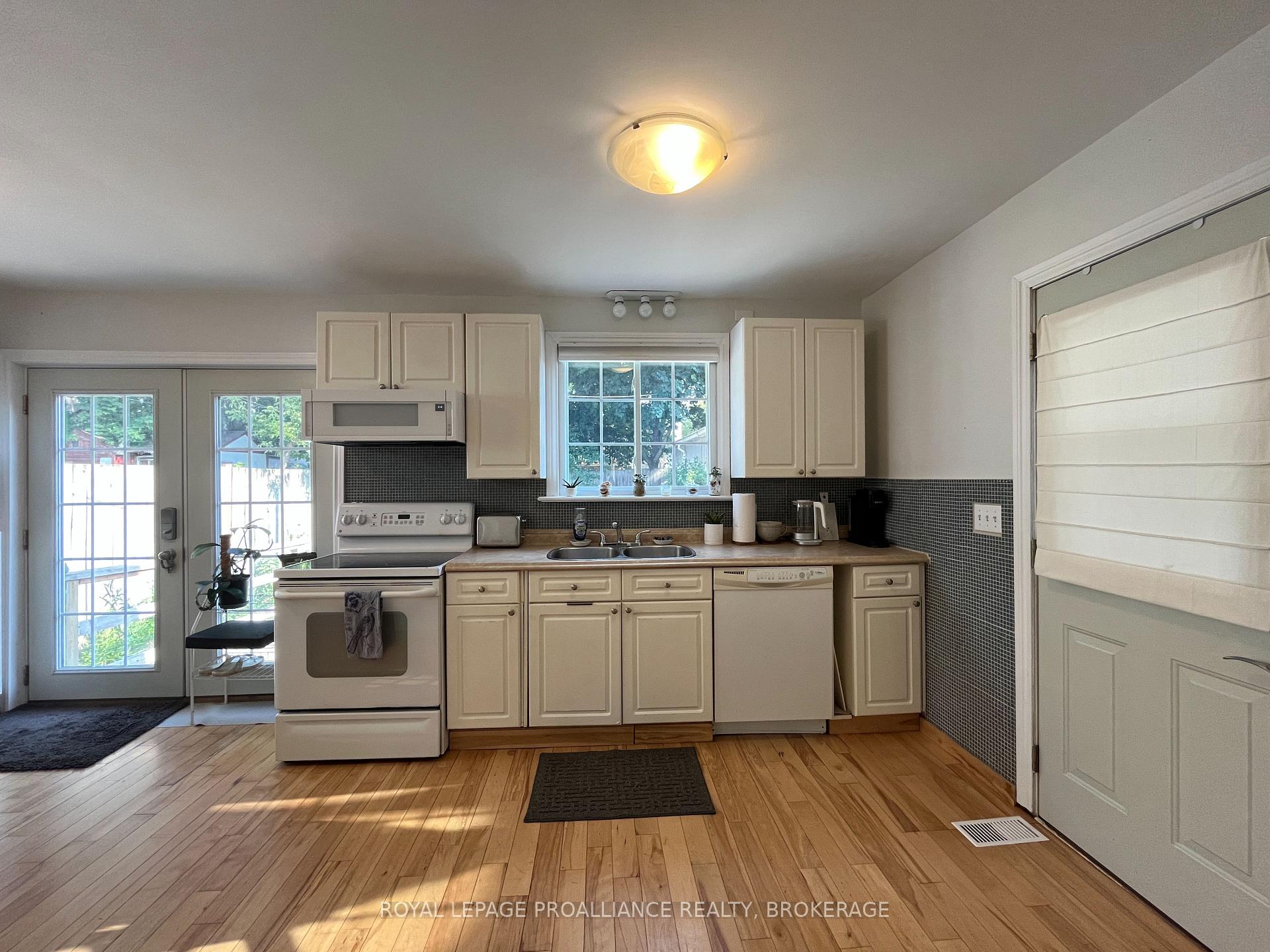 Photo 29 of 7 Third Avenue, Kingston, East of Sir John A. Blvd — HOMEH