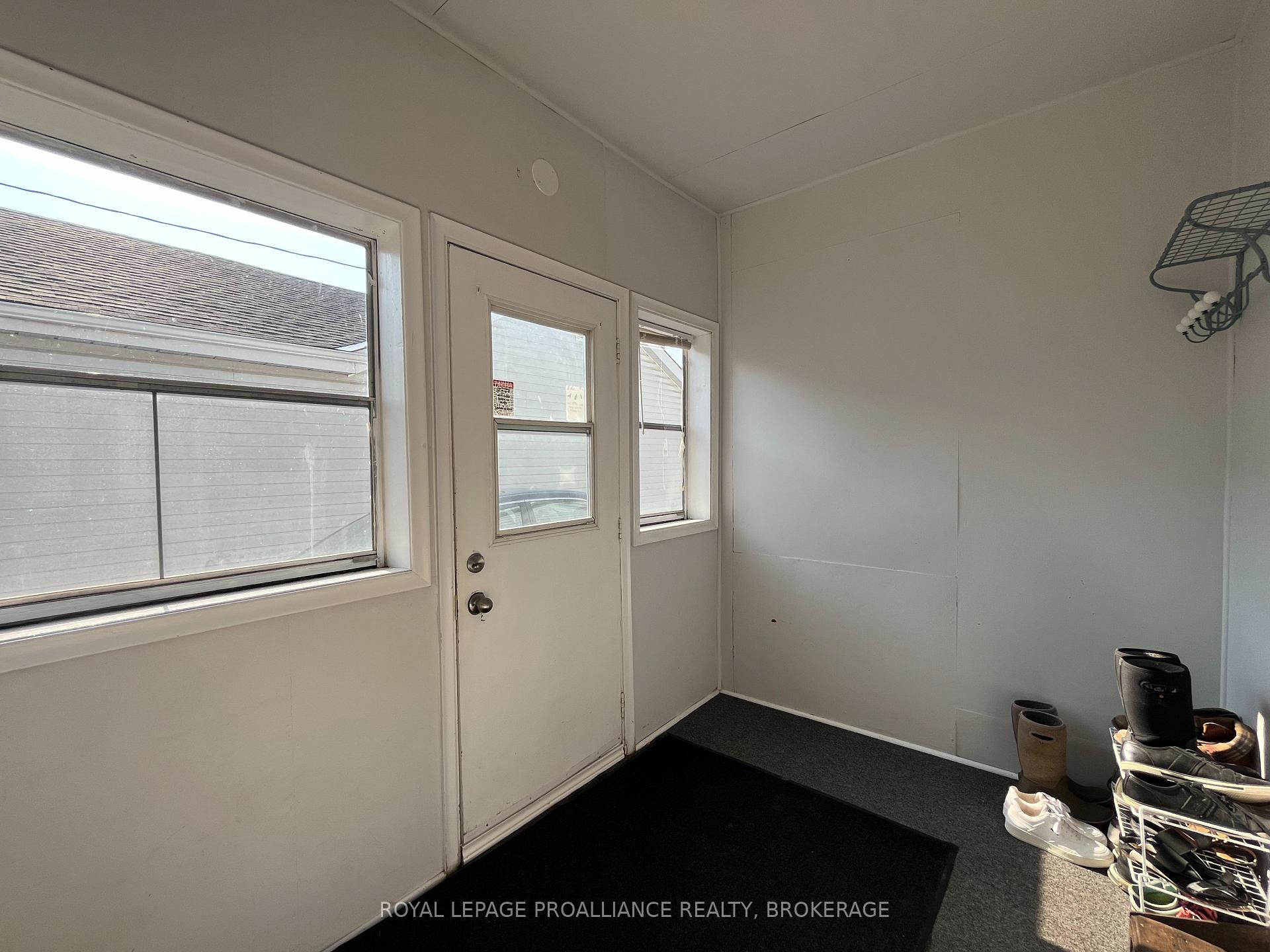 Photo 36 of 7 Third Avenue, Kingston, East of Sir John A. Blvd — HOMEH