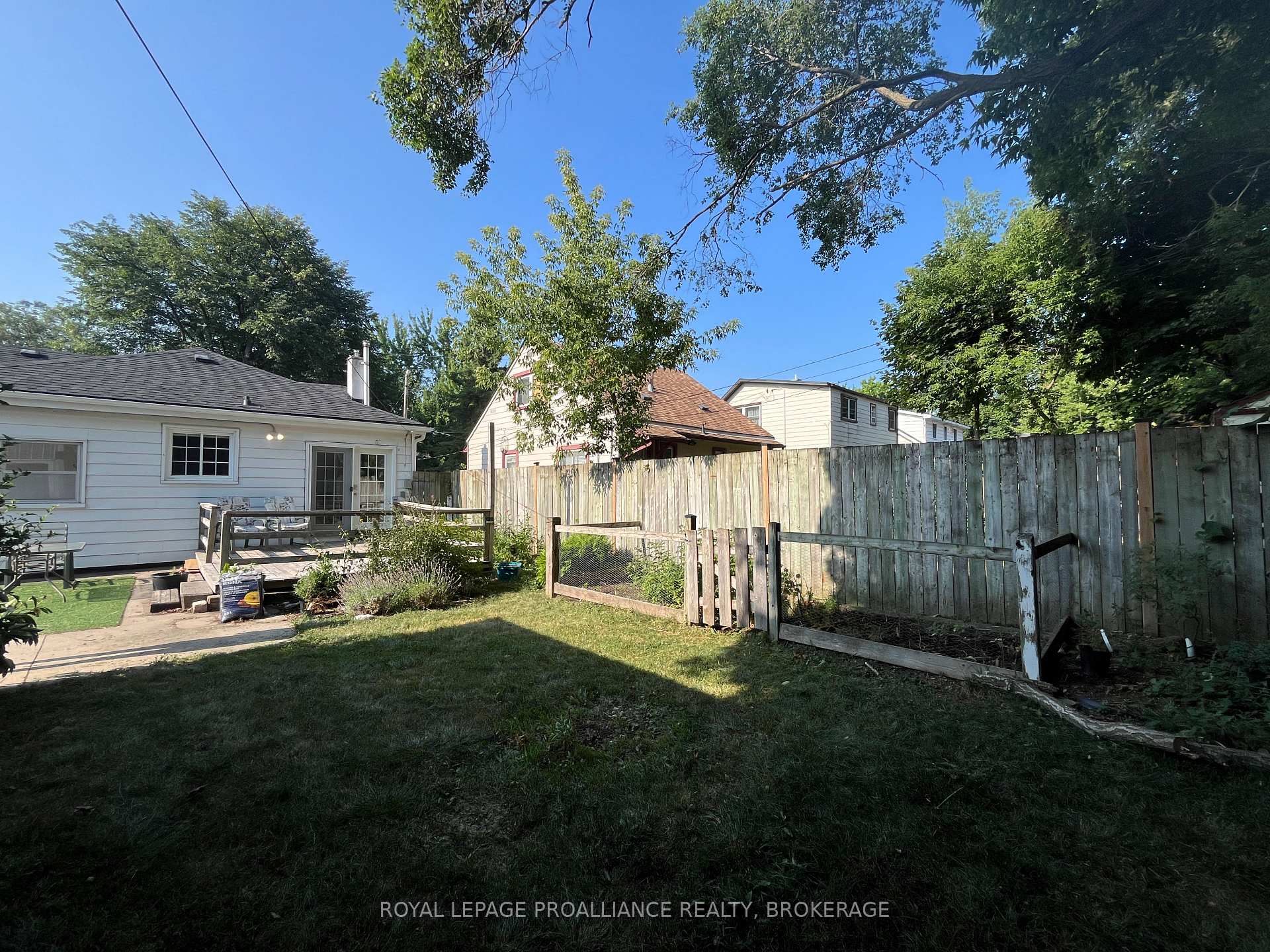 Photo 40 of 7 Third Avenue, Kingston, East of Sir John A. Blvd — HOMEH