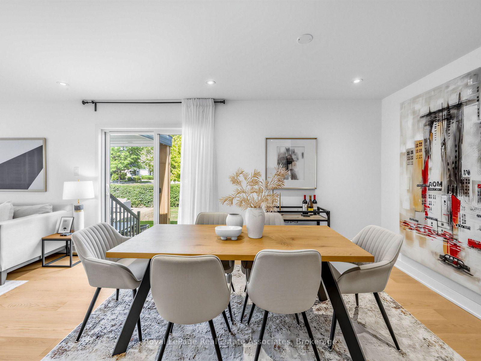 Photo 8 of 25 Treeview Drive, Etobicoke, Alderwood — HOMEH