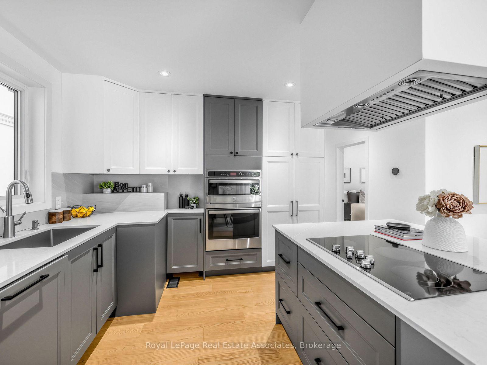 Photo 9 of 25 Treeview Drive, Etobicoke, Alderwood — HOMEH
